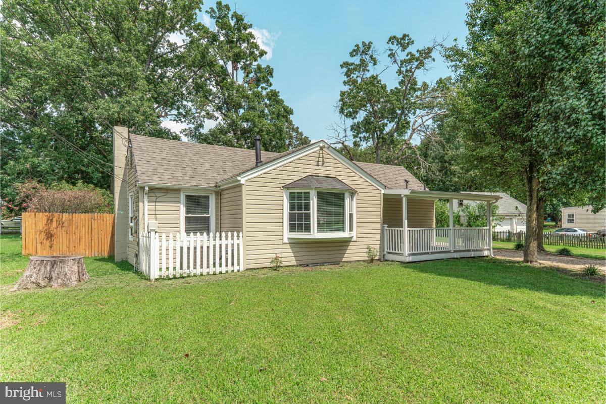 Beautiful move in ready 3 bedroom home on almost 1/2 an acre of land, in the heart of Clinton, and close to shops, grocery, bus stop to get to Metro. Easy to maintain solid flooring through-out and a comfortable kitchen with: fridge & icemaker, stove, built-in microwave, dishwasher, and disposal unit with dual sink. <br>
<br>
Very large and tall detached garage is great to store many items besides a vehicle. There is also a separate shed, as well as a green house in the back yard, great to grow your own vegetables and herbs.<br>
<br>
This home has a new shingles & wireless smoke/CO detectors installed July 2025<br>
<br>
Seller requires 30 day rent back