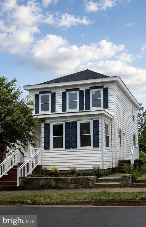 Photo of 822 Lafayette Boulevard, FREDERICKSBURG, VA 22401 (MLS # VAFB2011010)