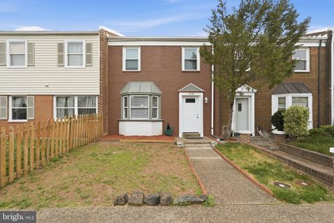 Photo of 7938 Sharpsburg Court, MANASSAS, VA 20109 (MLS # VAPW2118176)