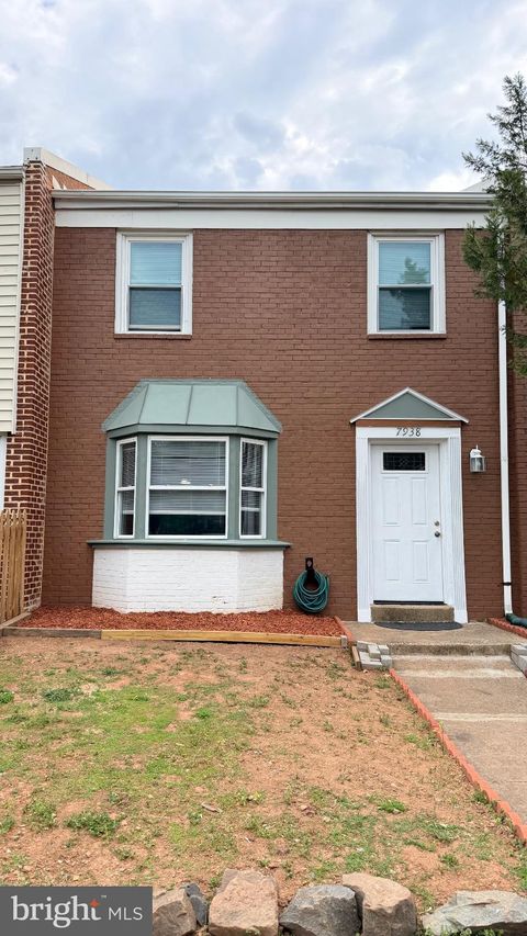 Photo of 7938 Sharpsburg Court, MANASSAS, VA 20109 (MLS # VAPW2118176)
