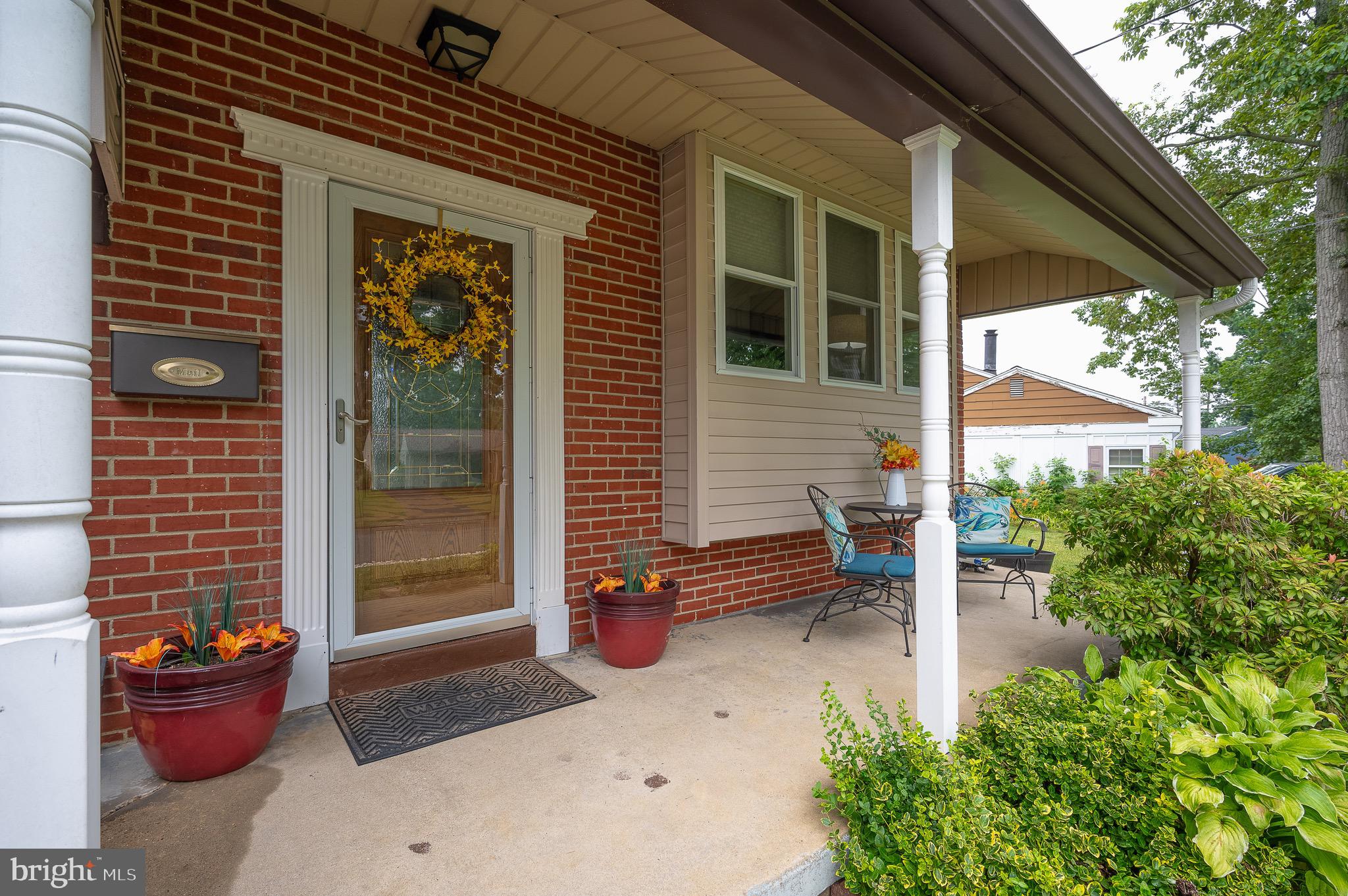 812 JAMESTOWN ROAD