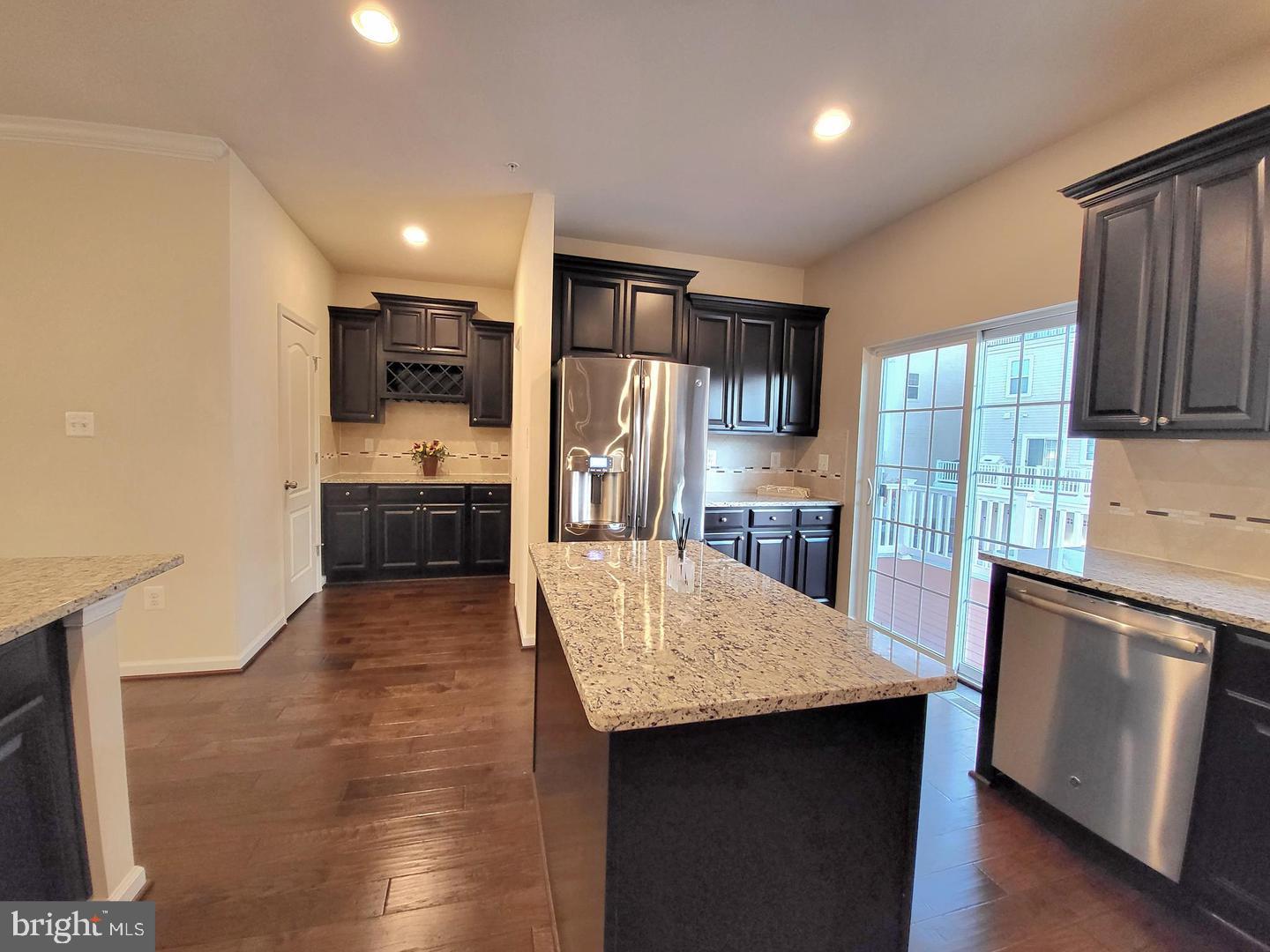 OXFORD SQUARE - Residential Lease