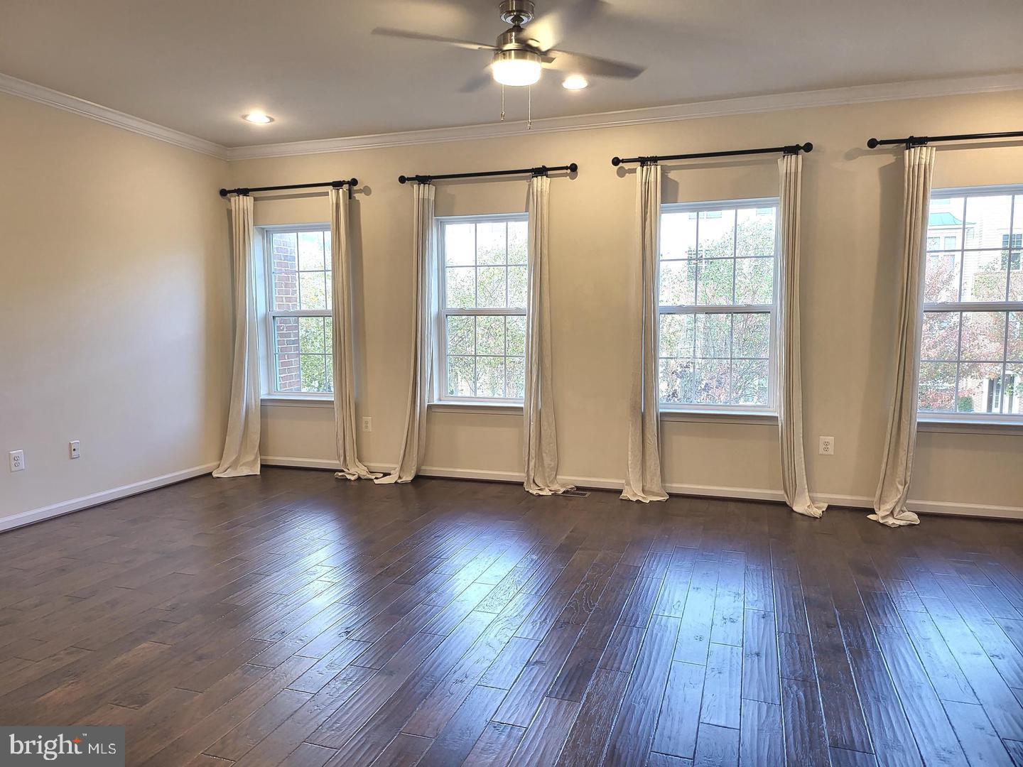 OXFORD SQUARE - Residential Lease