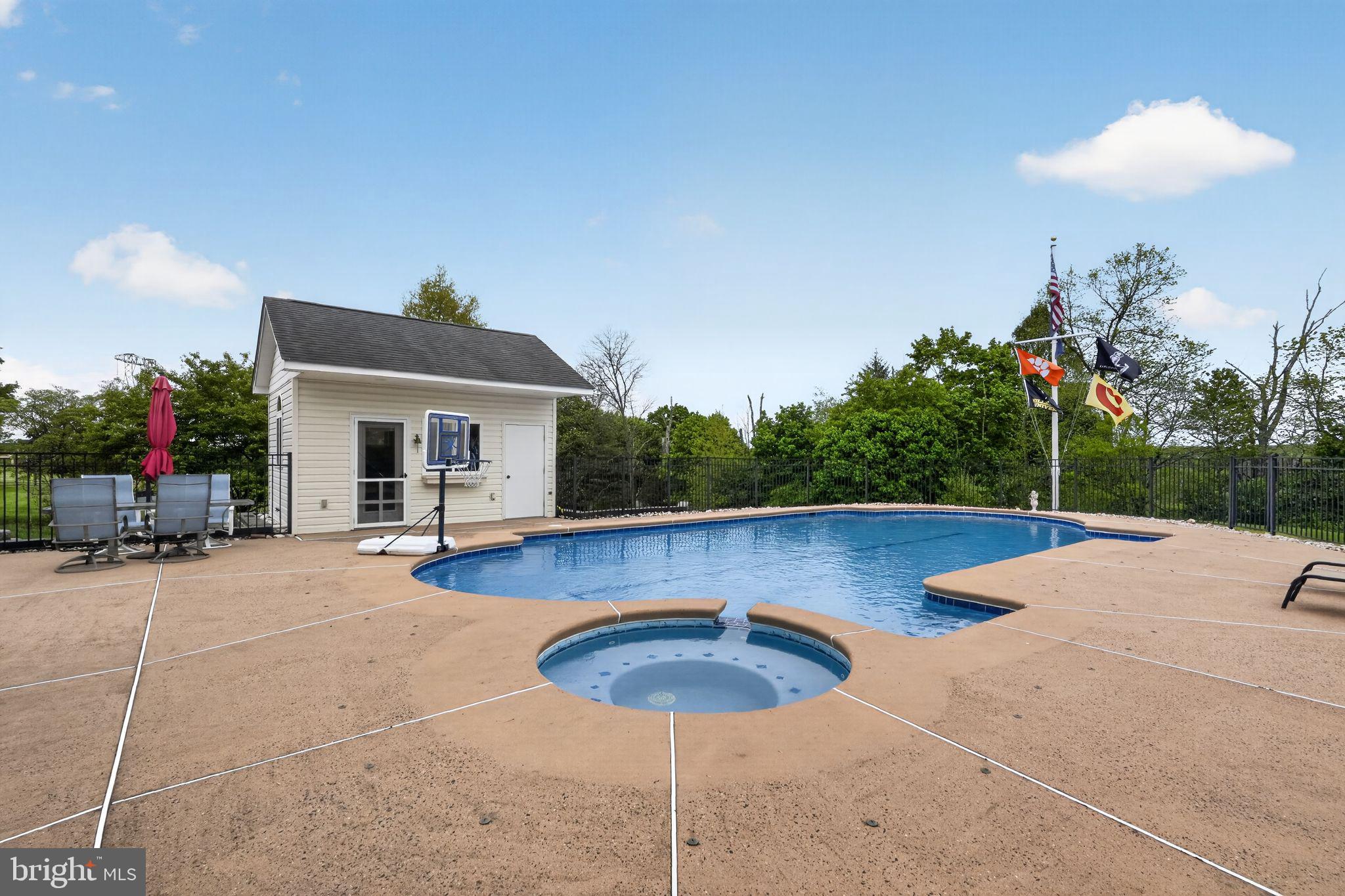 MAINLAND RIDGE - Residential