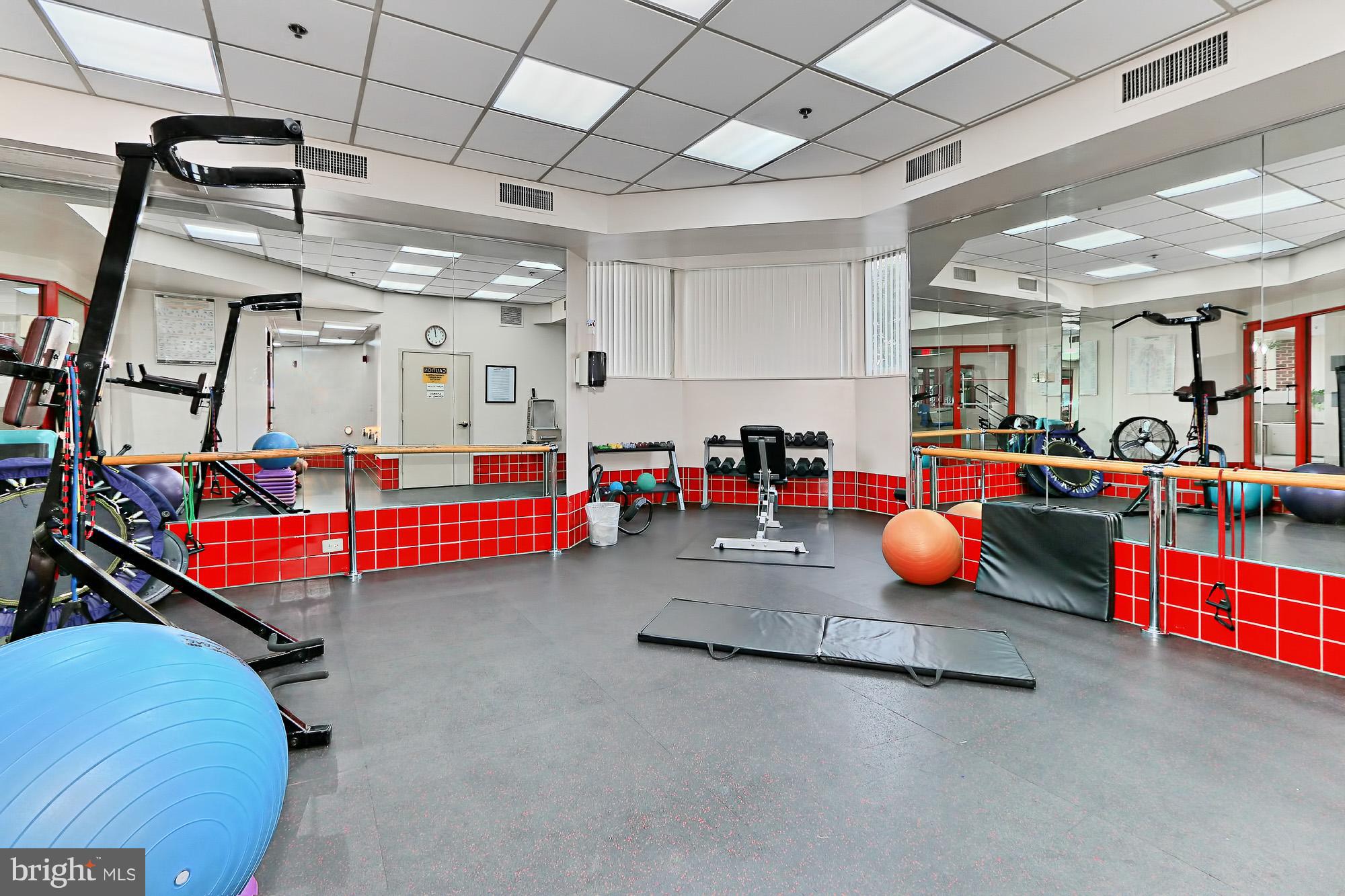 CARLYLE TOWERS CONDOMINIUM - Residential Lease