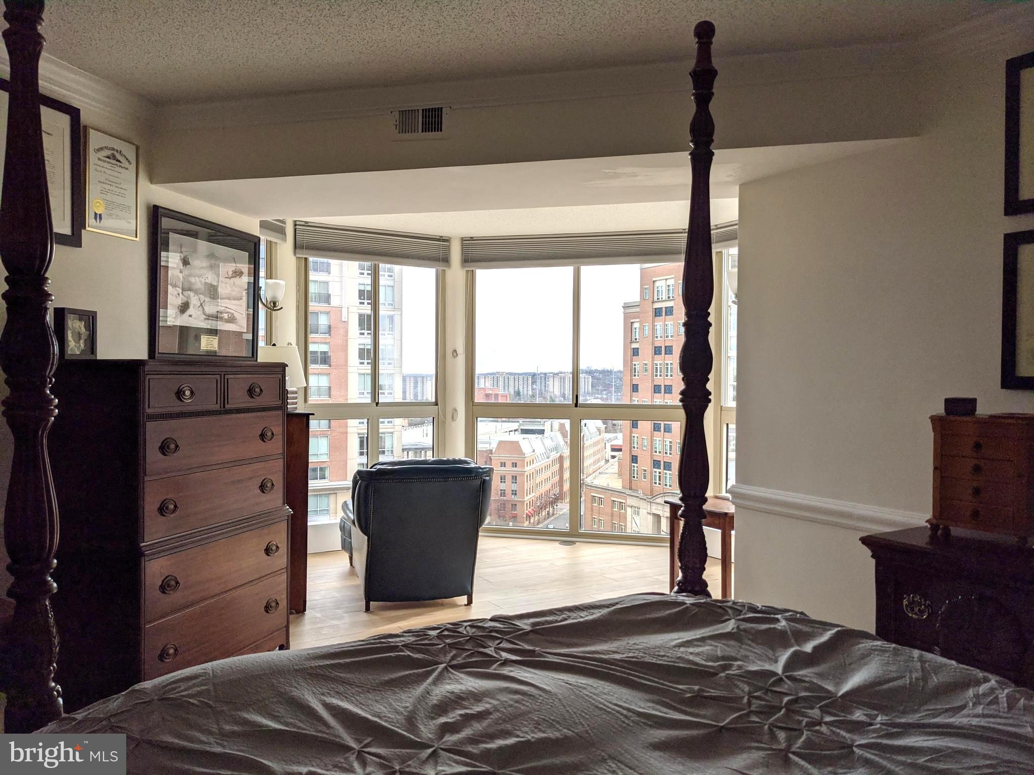 CARLYLE TOWERS CONDOMINIUM - Residential Lease