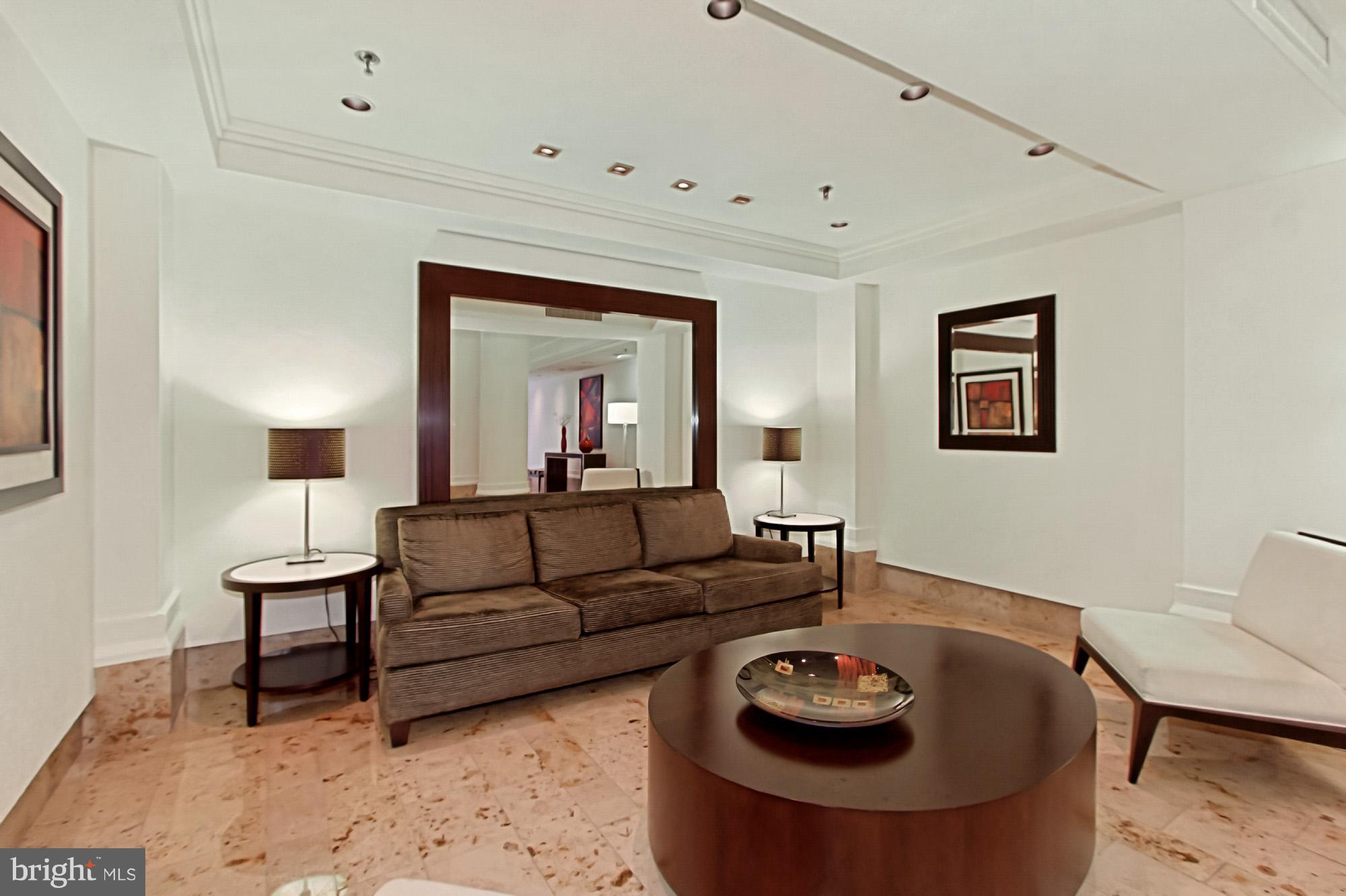 CARLYLE TOWERS CONDOMINIUM - Residential Lease