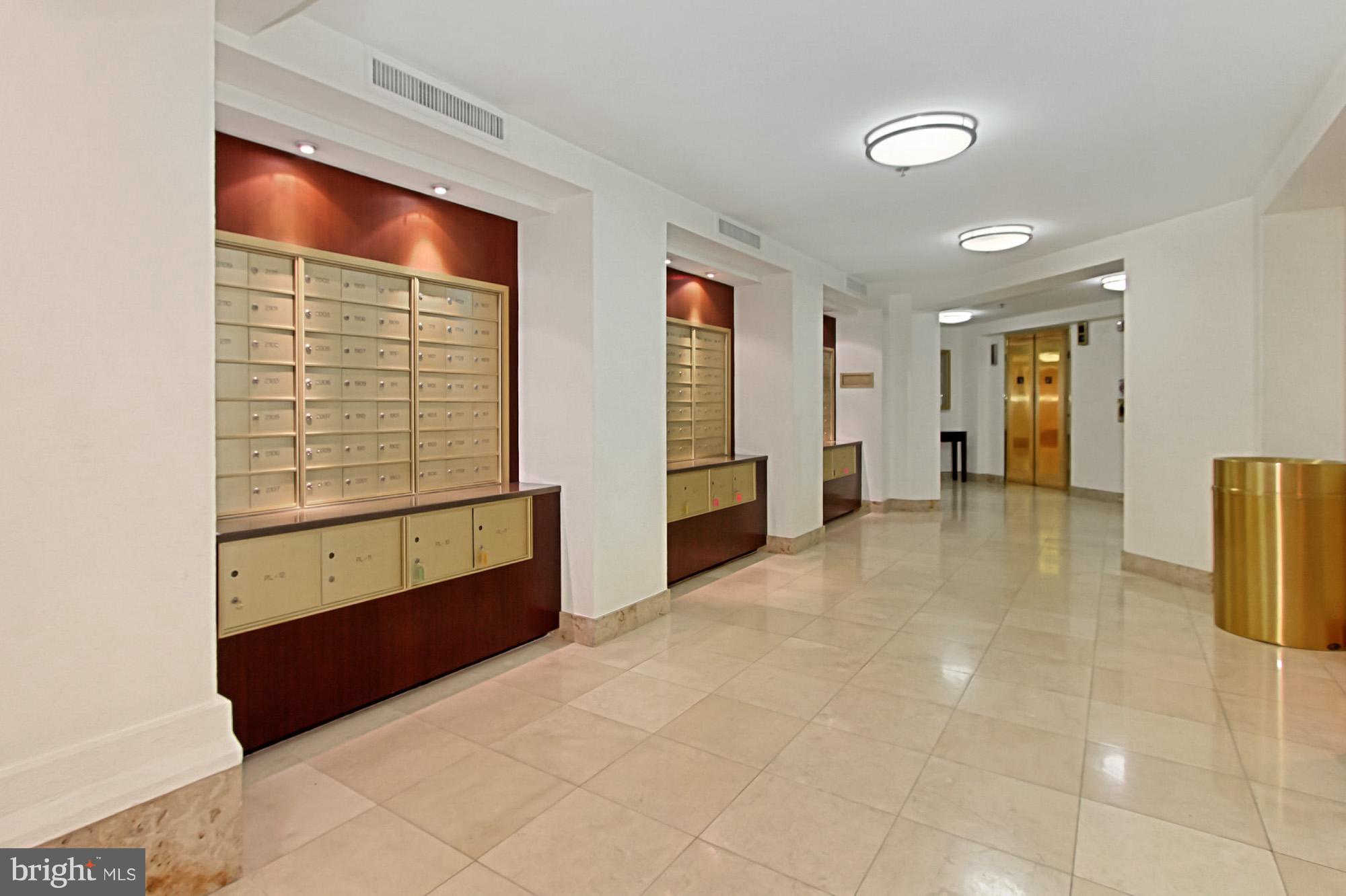 CARLYLE TOWERS CONDOMINIUM - Residential Lease