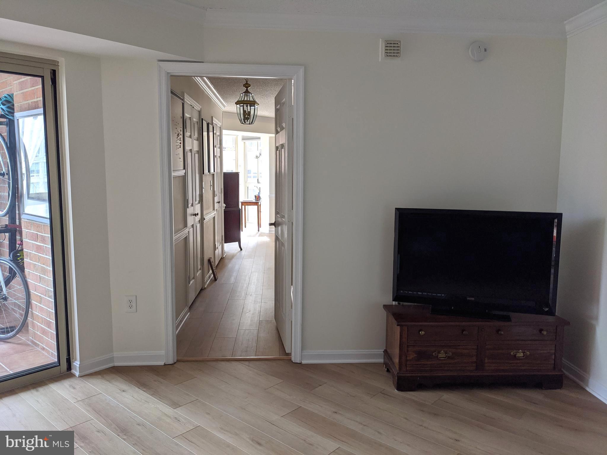 CARLYLE TOWERS CONDOMINIUM - Residential Lease