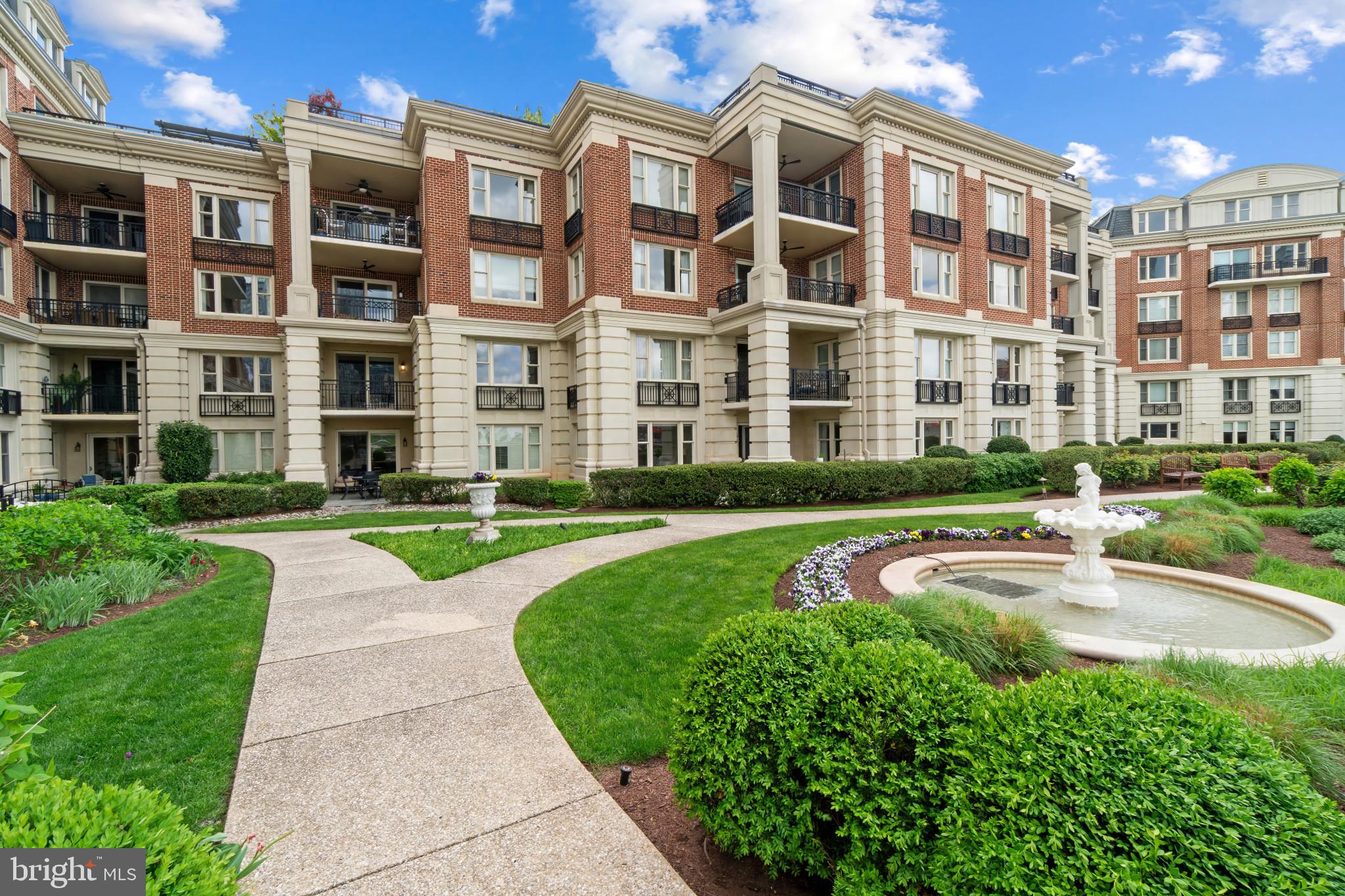 THE RITZ-CARLTON RESIDENCES - Residential