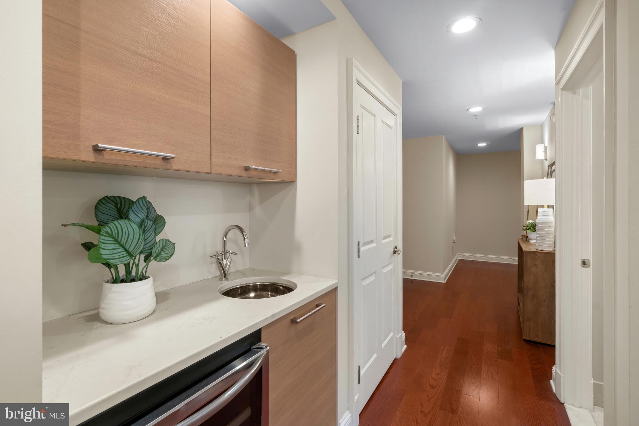 THE RITZ-CARLTON RESIDENCES - Residential