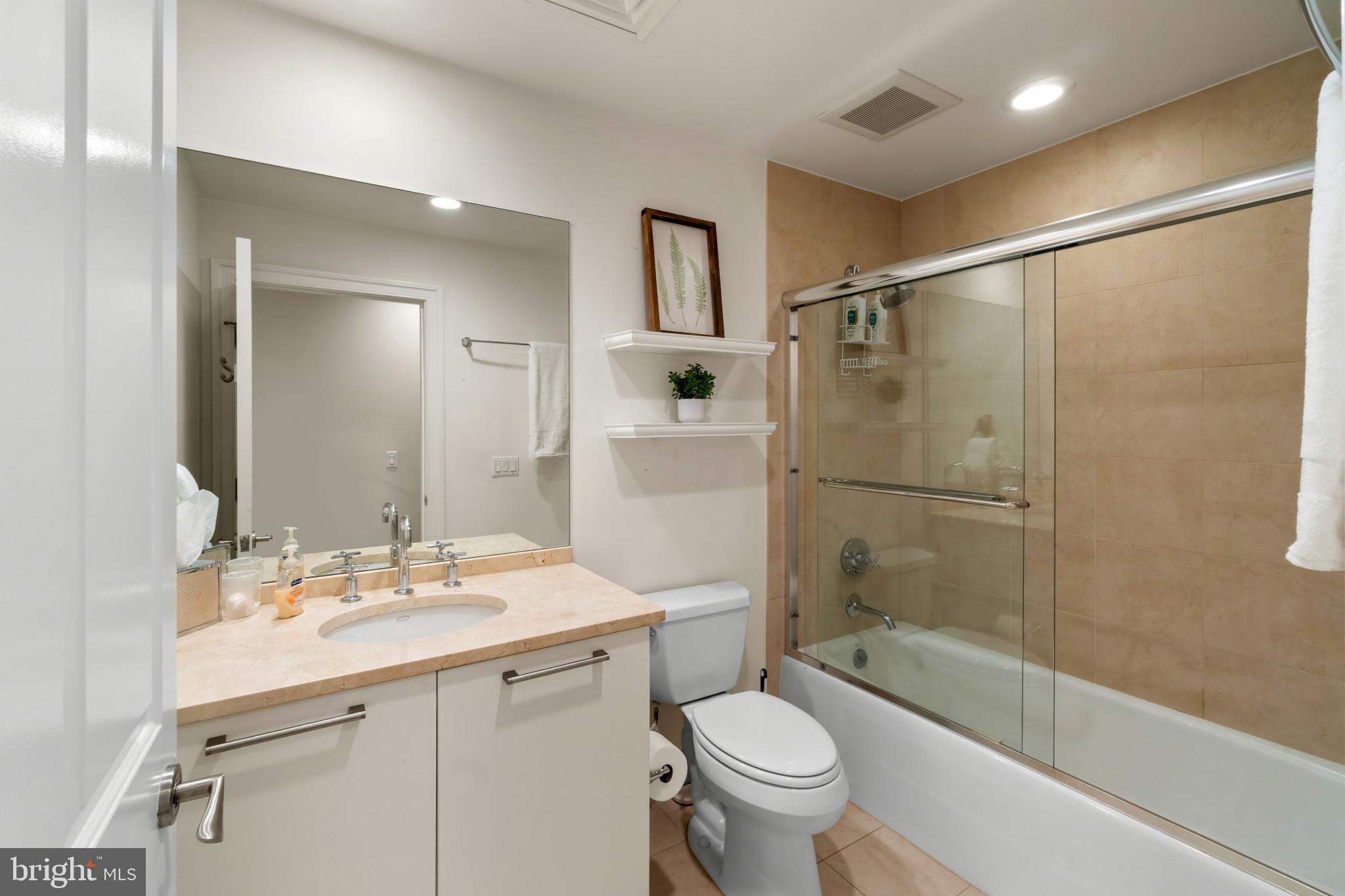 THE RITZ-CARLTON RESIDENCES - Residential