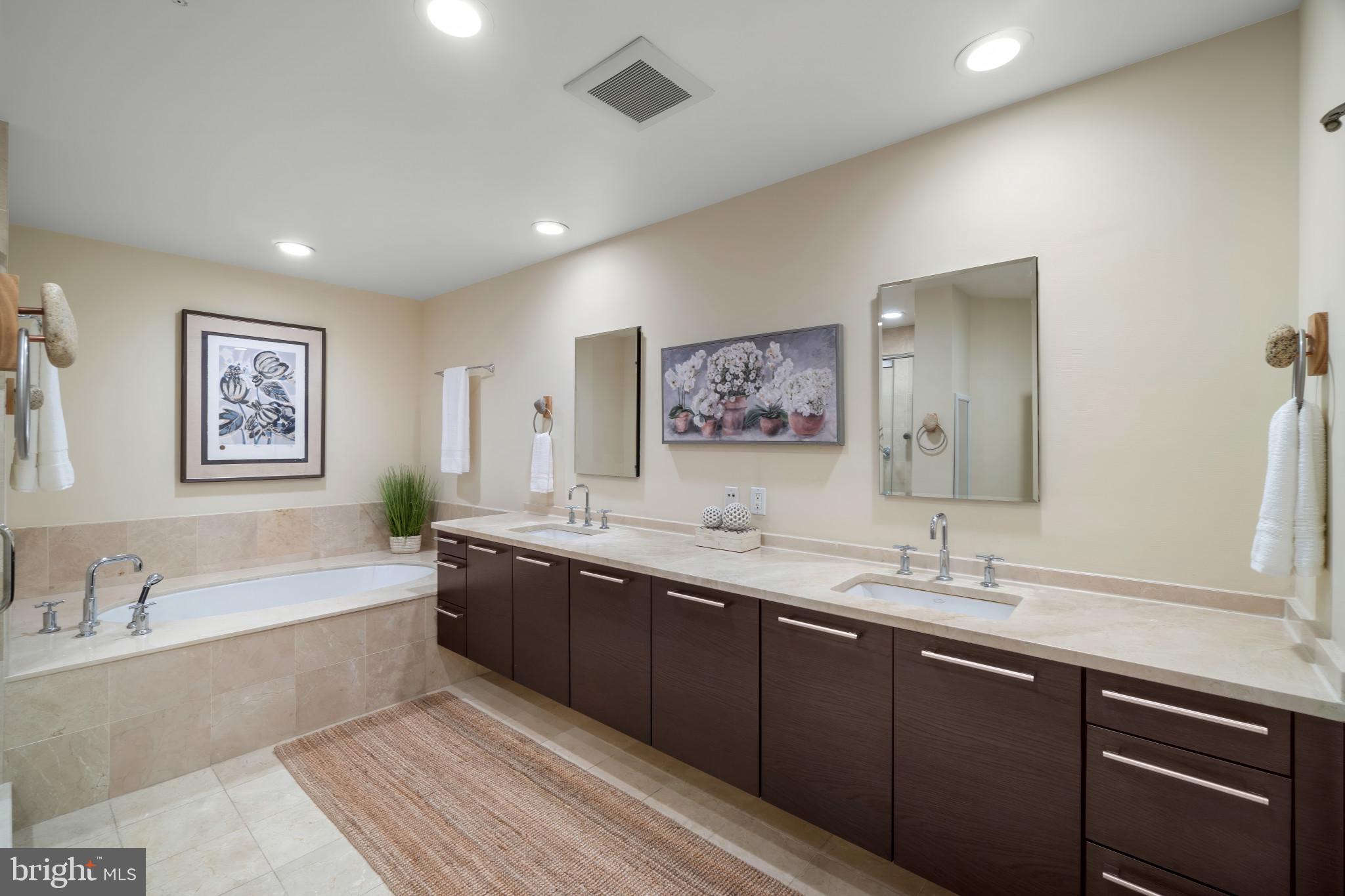 THE RITZ-CARLTON RESIDENCES - Residential