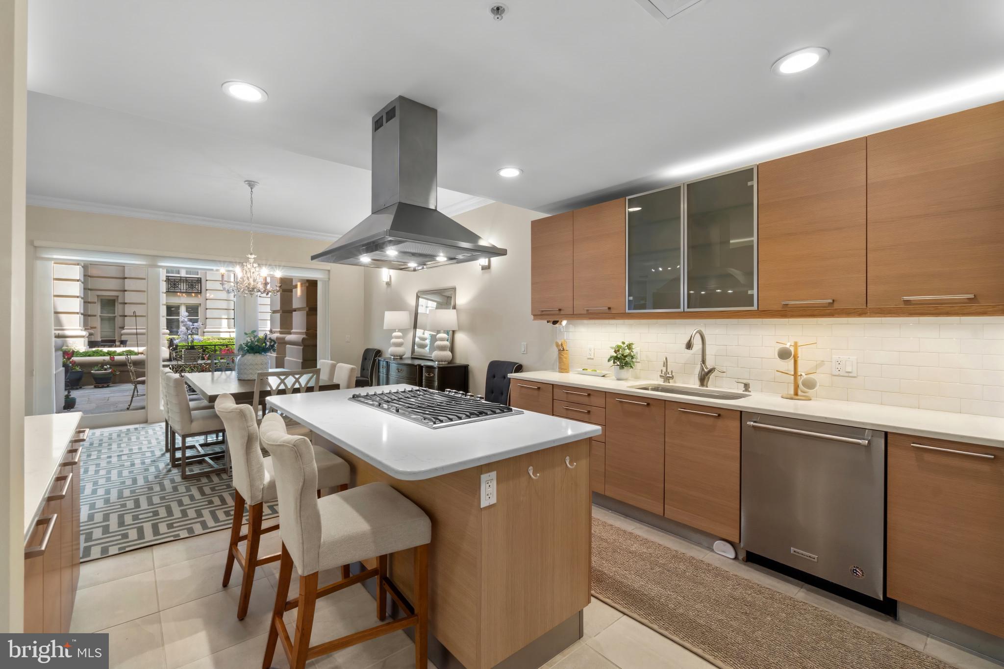 THE RITZ-CARLTON RESIDENCES - Residential