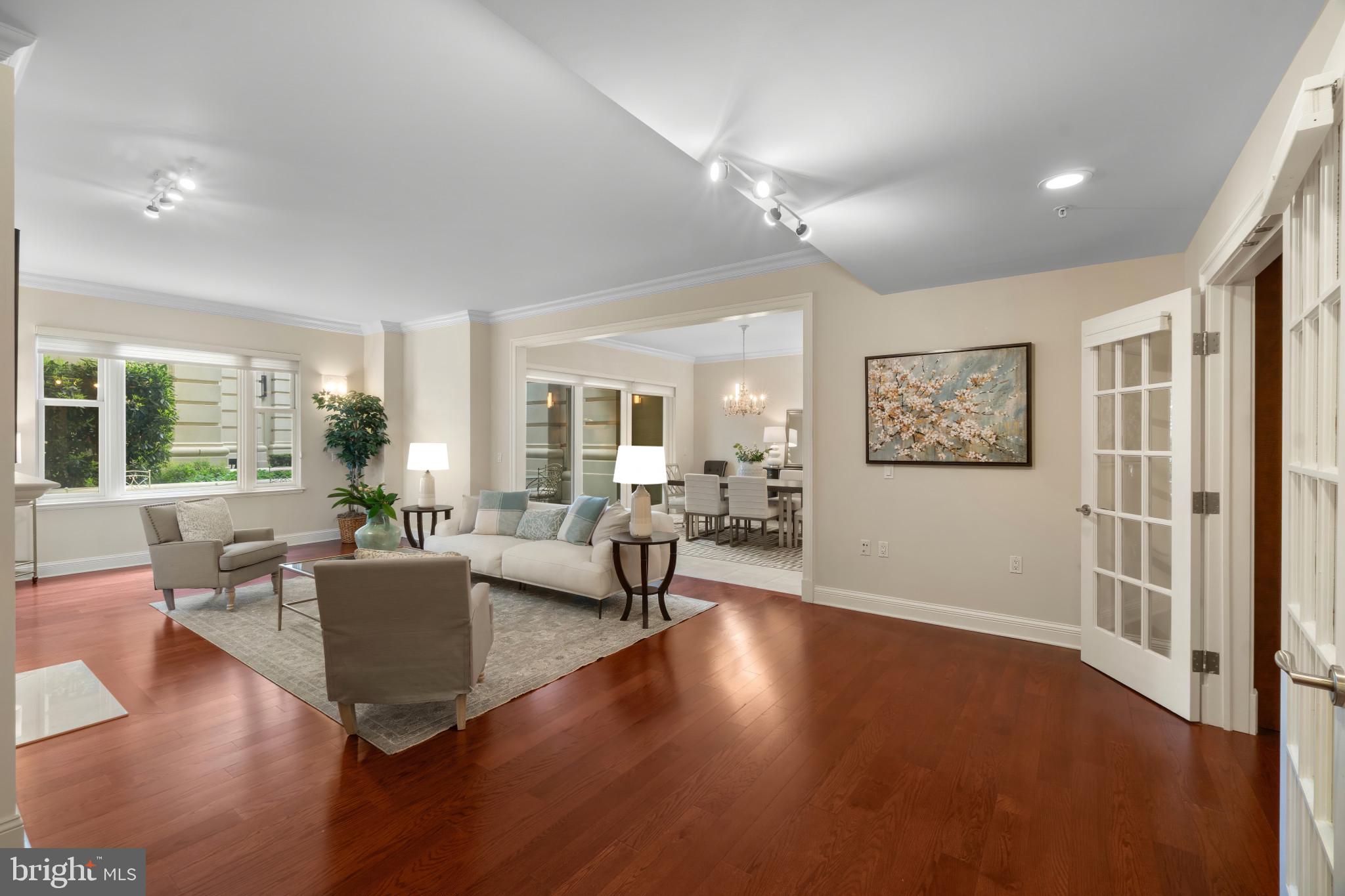 THE RITZ-CARLTON RESIDENCES - Residential