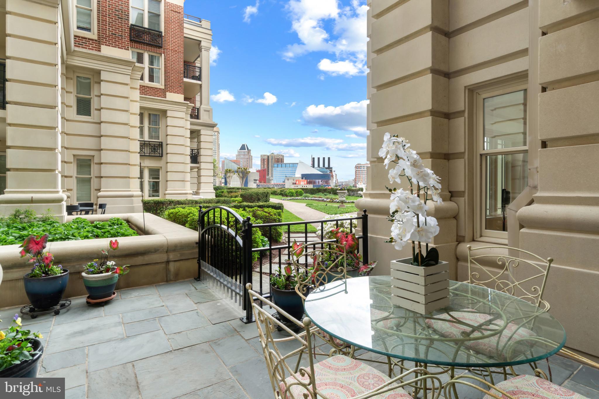 THE RITZ-CARLTON RESIDENCES - Residential