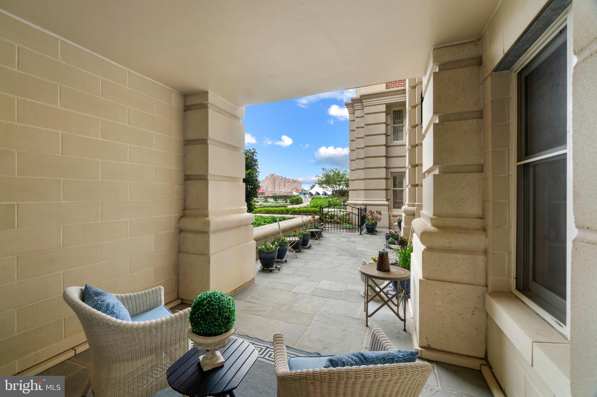 THE RITZ-CARLTON RESIDENCES - Residential