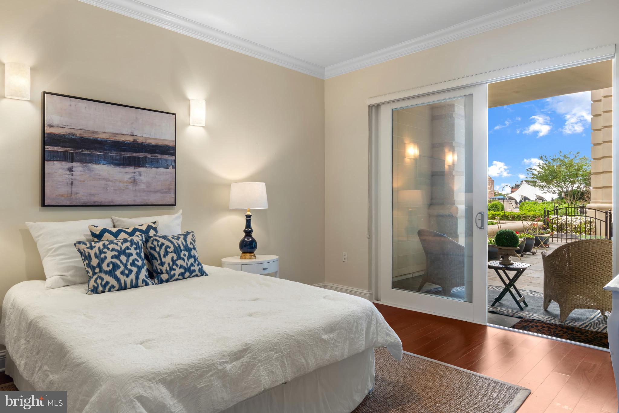 THE RITZ-CARLTON RESIDENCES - Residential