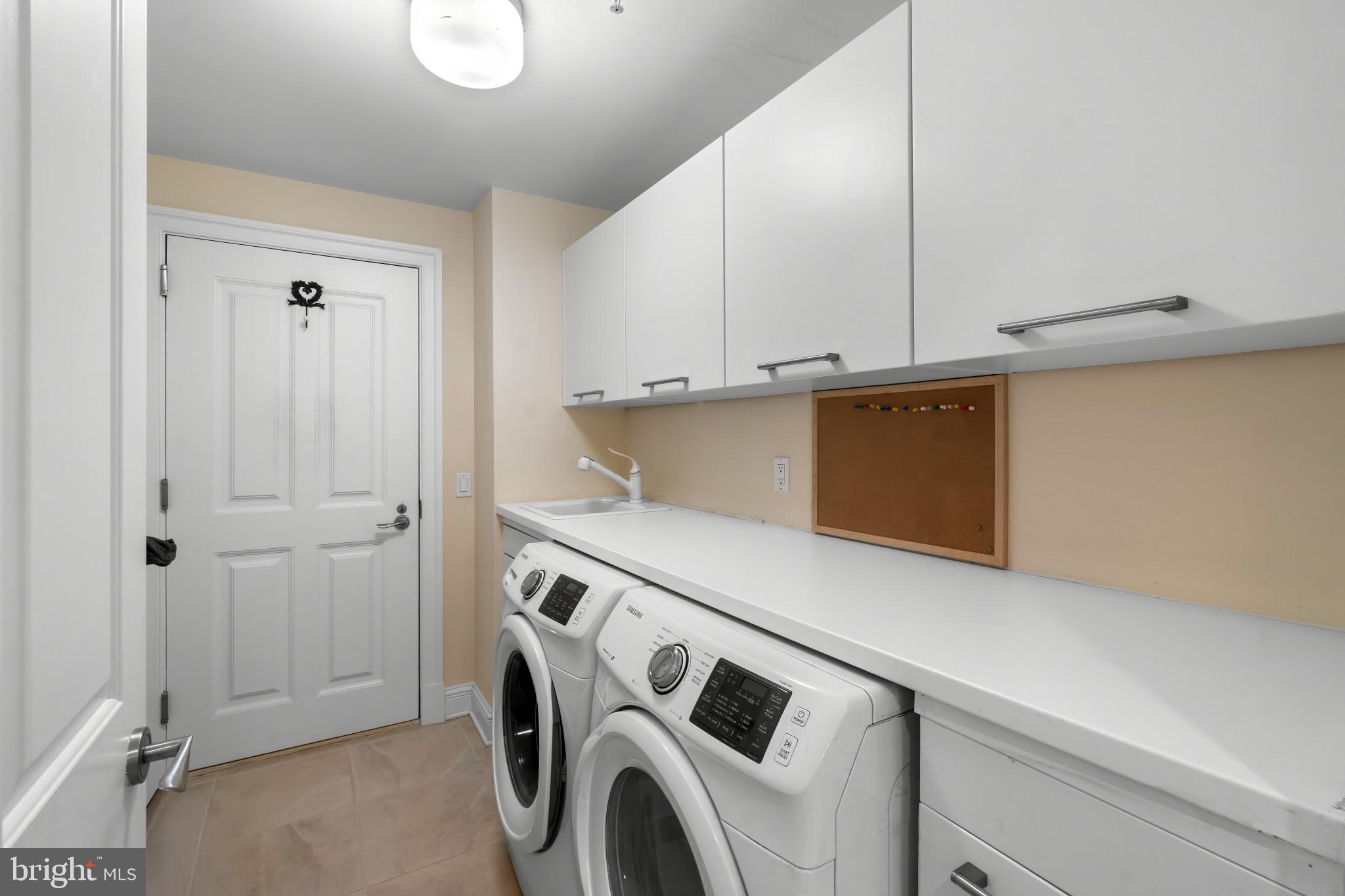 THE RITZ-CARLTON RESIDENCES - Residential