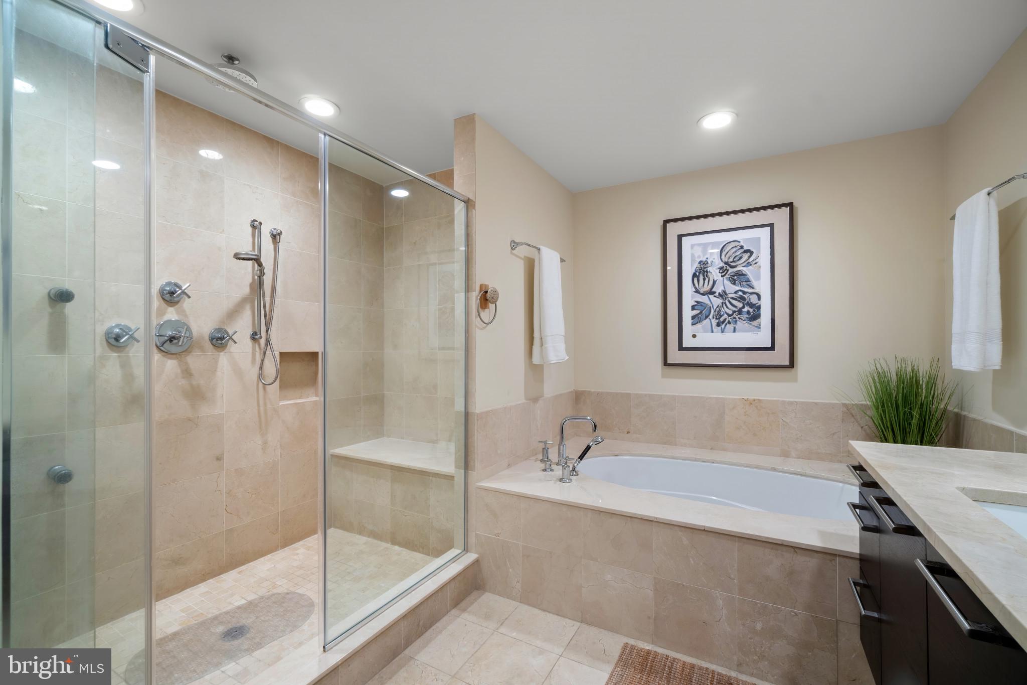 THE RITZ-CARLTON RESIDENCES - Residential