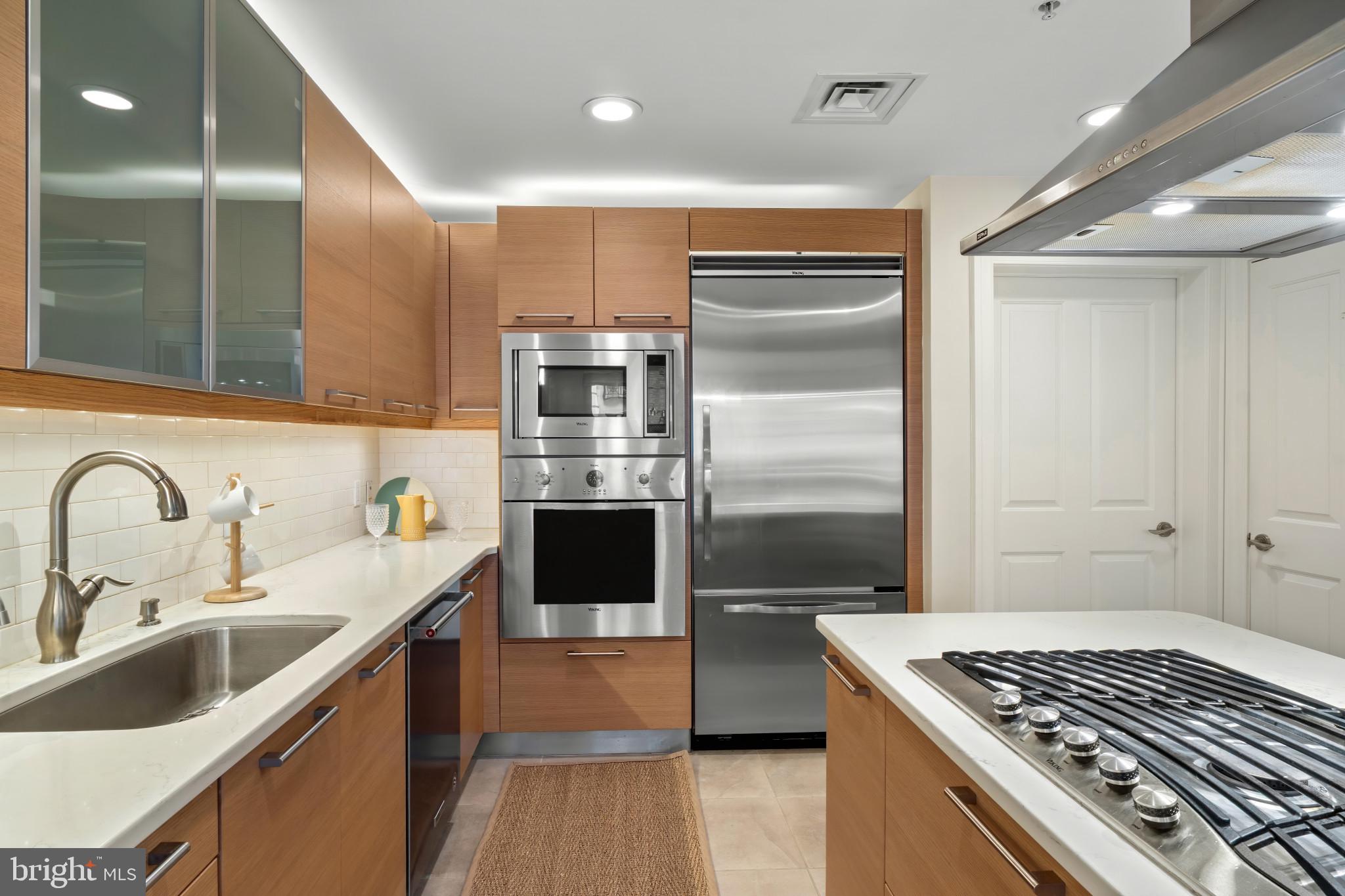 THE RITZ-CARLTON RESIDENCES - Residential