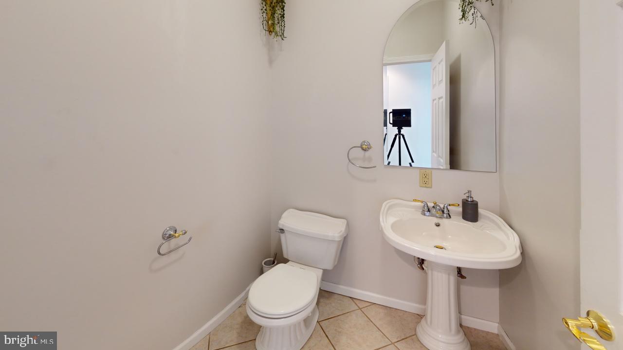 LAKEWOOD - Residential Lease