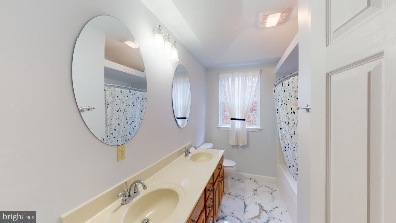 LAKEWOOD - Residential Lease