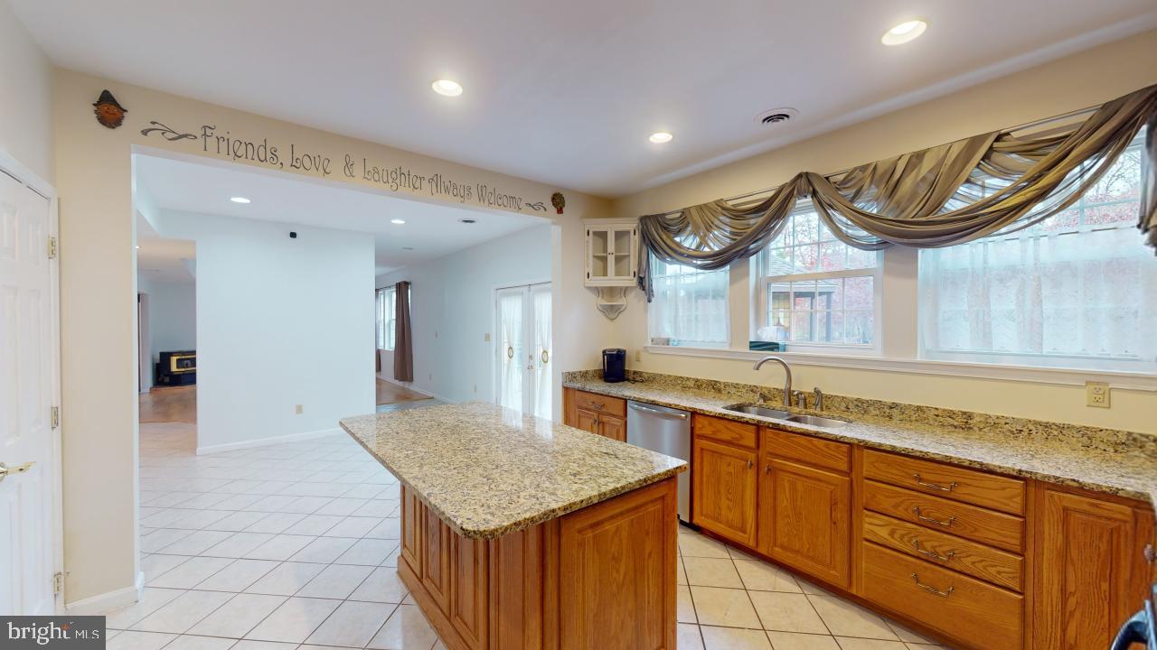 LAKEWOOD - Residential Lease