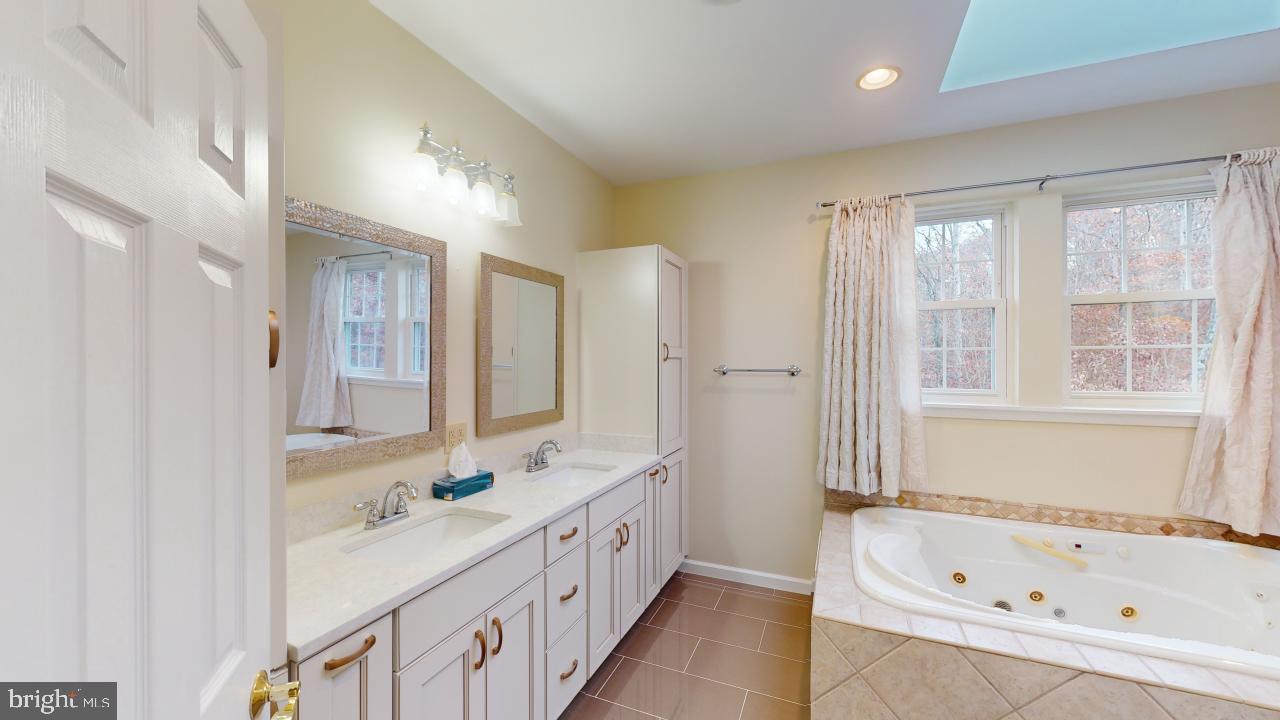 LAKEWOOD - Residential Lease