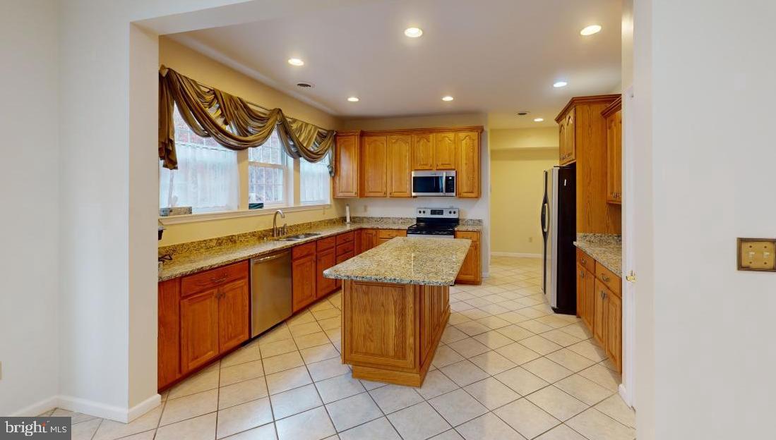 LAKEWOOD - Residential Lease