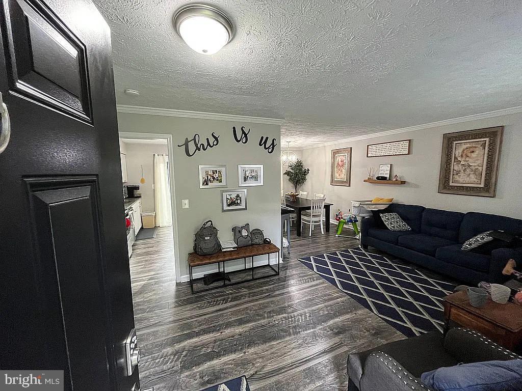 VISTA WOODS - Residential Lease