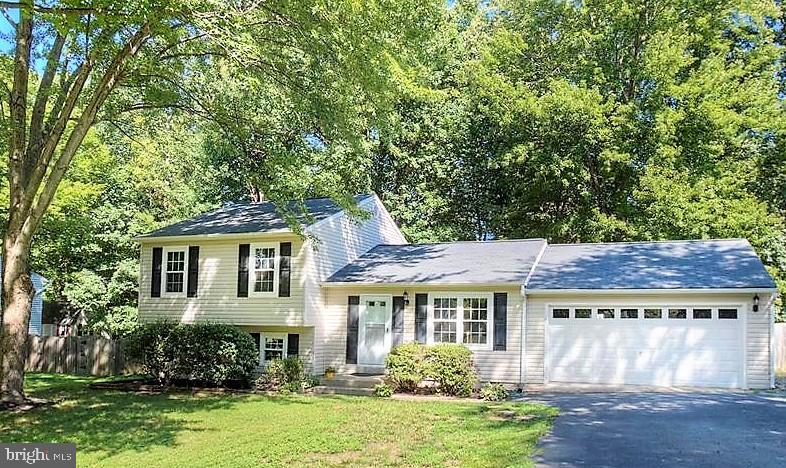 VISTA WOODS - Residential Lease