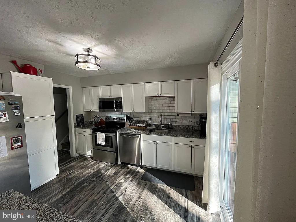 VISTA WOODS - Residential Lease