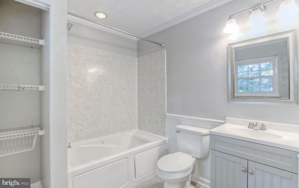 VISTA WOODS - Residential Lease