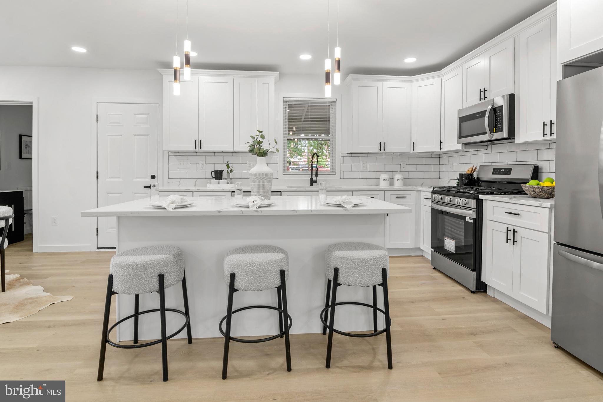 DUNDALK MANOR - Residential