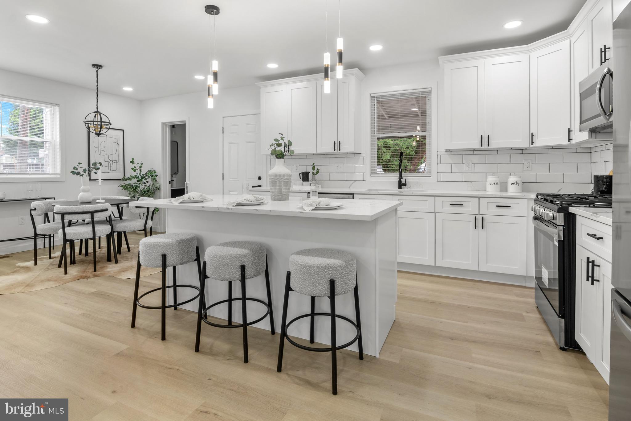 DUNDALK MANOR - Residential