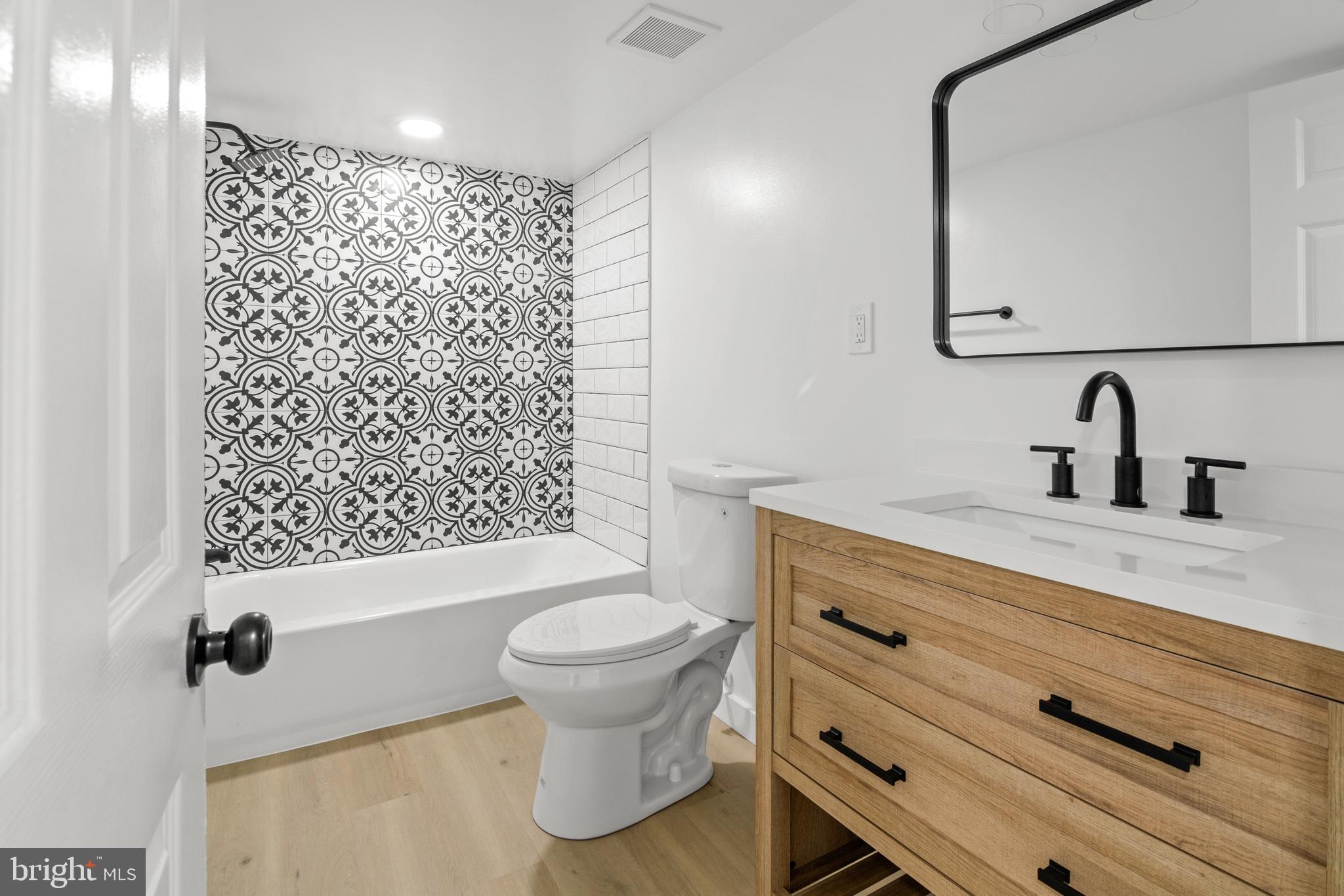 DUNDALK MANOR - Residential