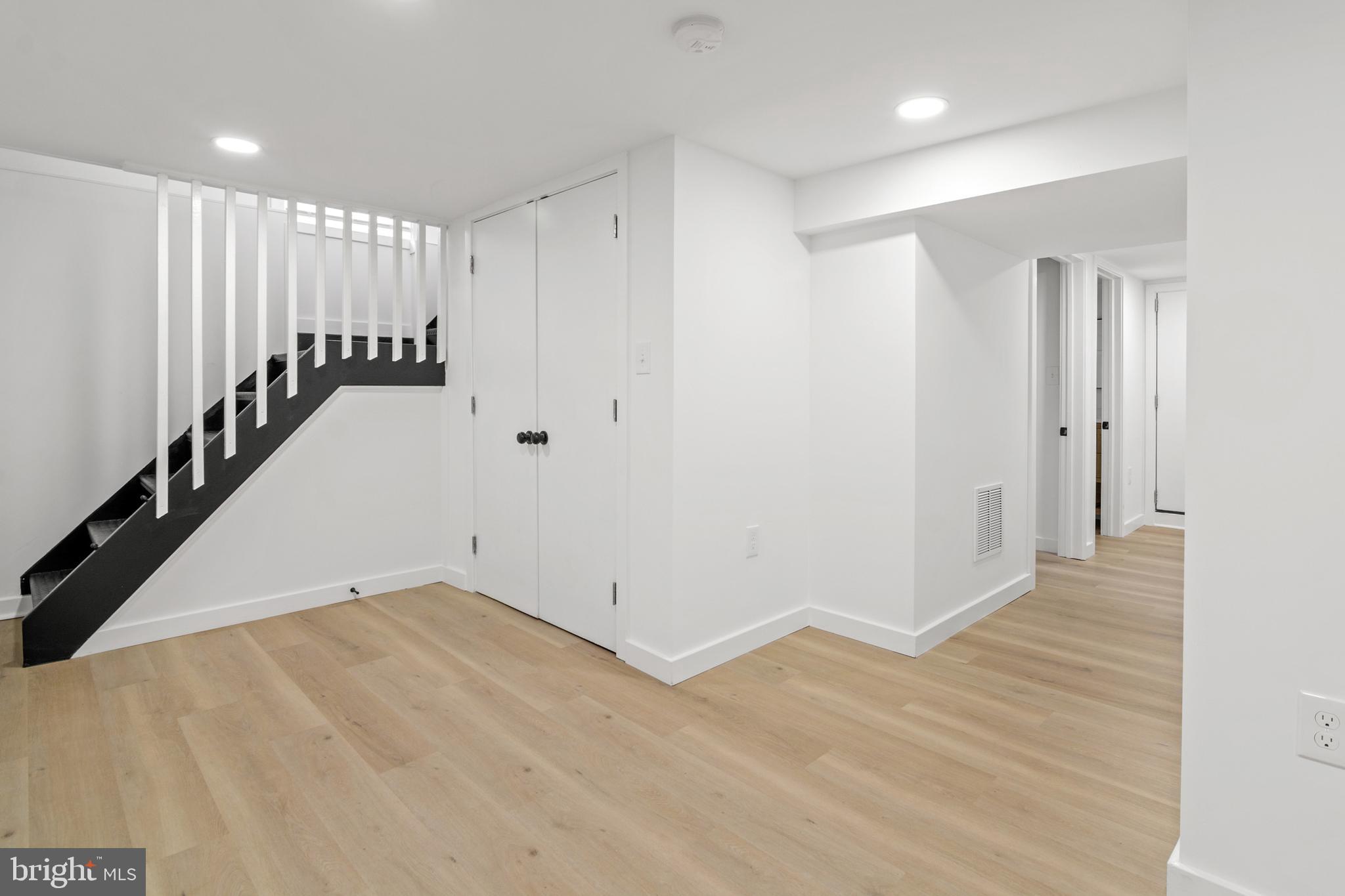 DUNDALK MANOR - Residential