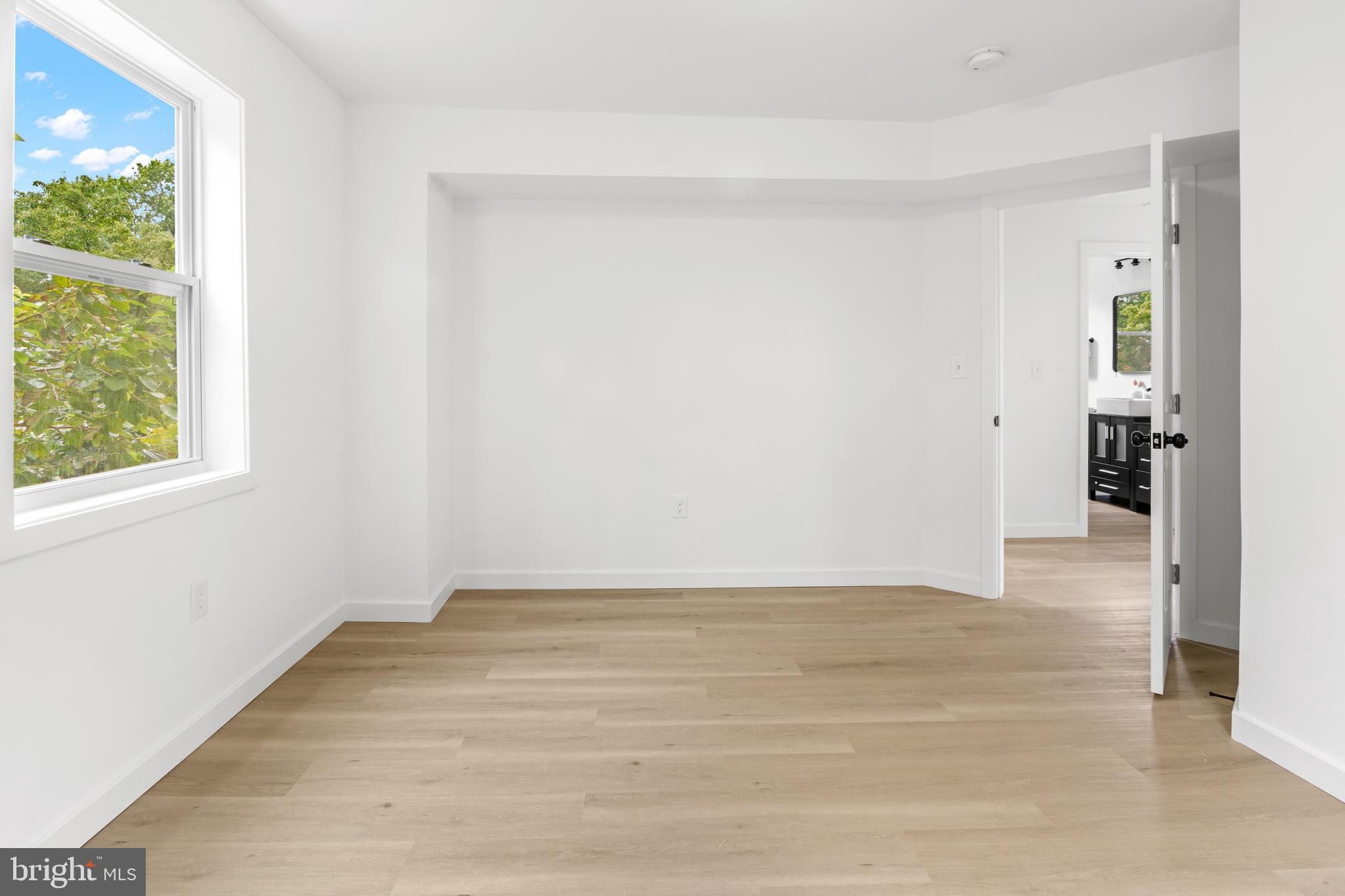 DUNDALK MANOR - Residential