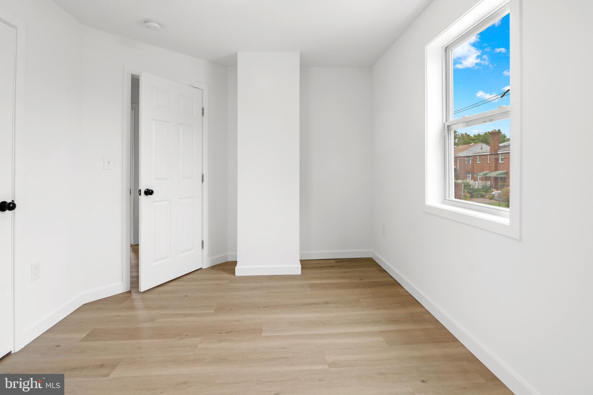 DUNDALK MANOR - Residential