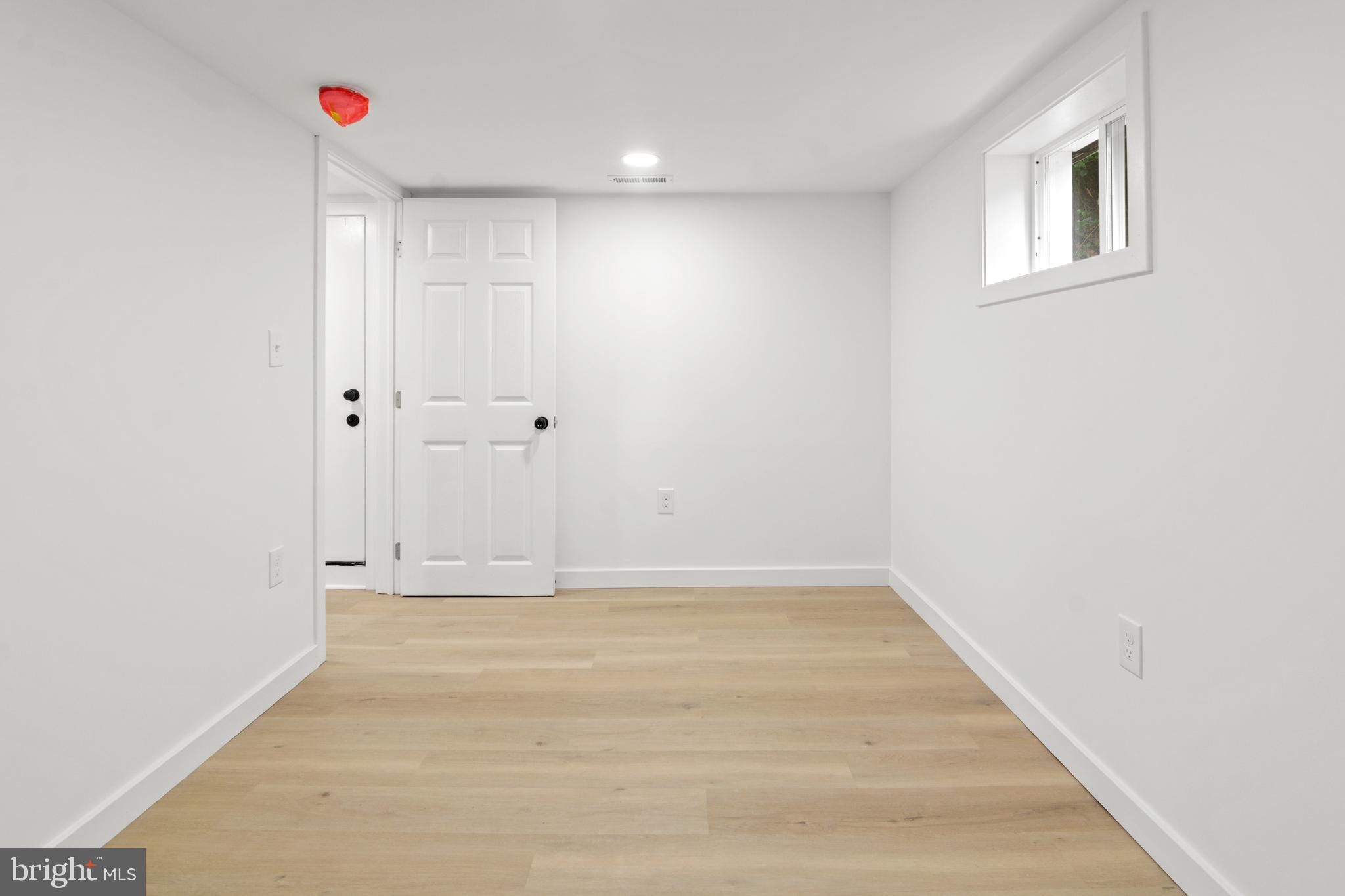 DUNDALK MANOR - Residential