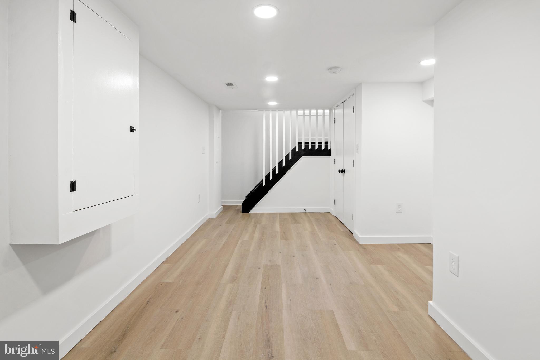 DUNDALK MANOR - Residential