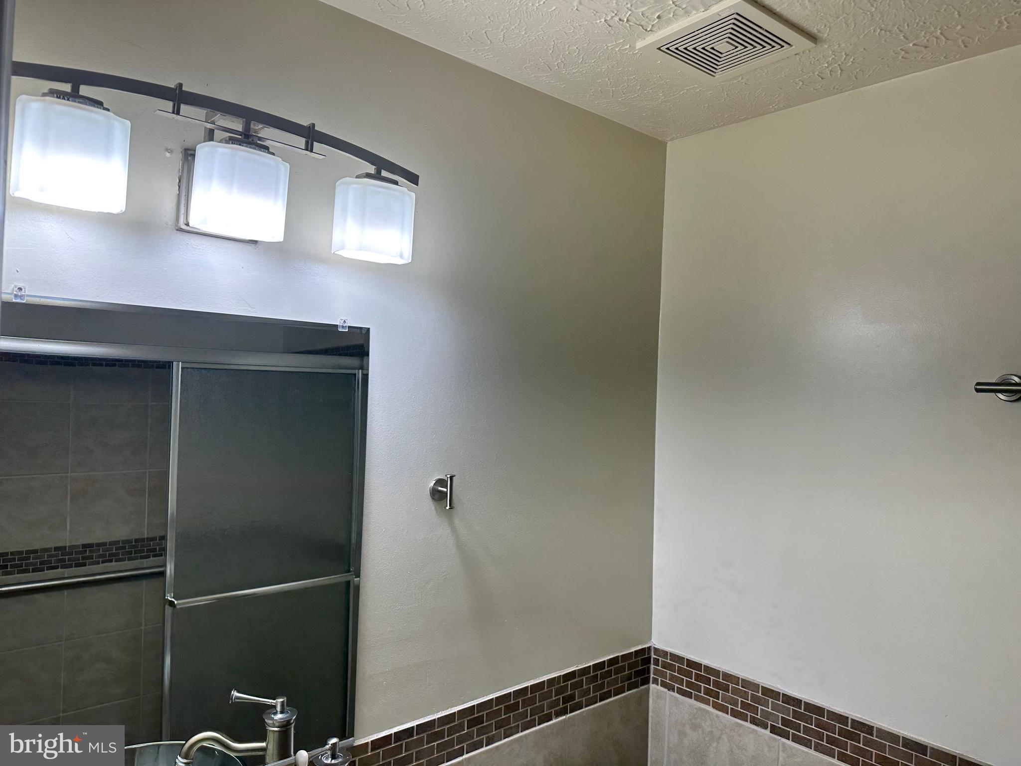 GLENSFORD CONDO - Residential Lease