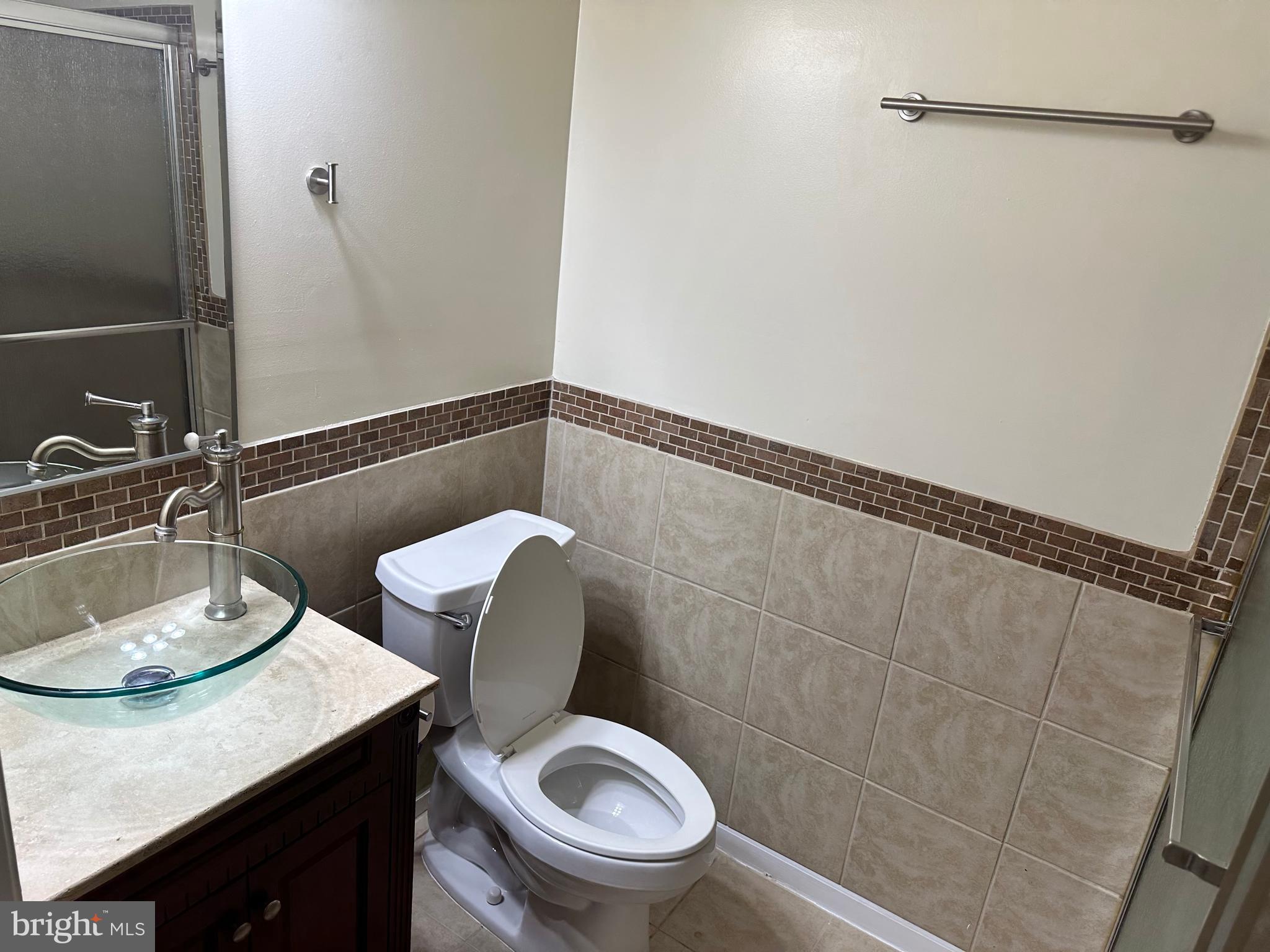 GLENSFORD CONDO - Residential Lease