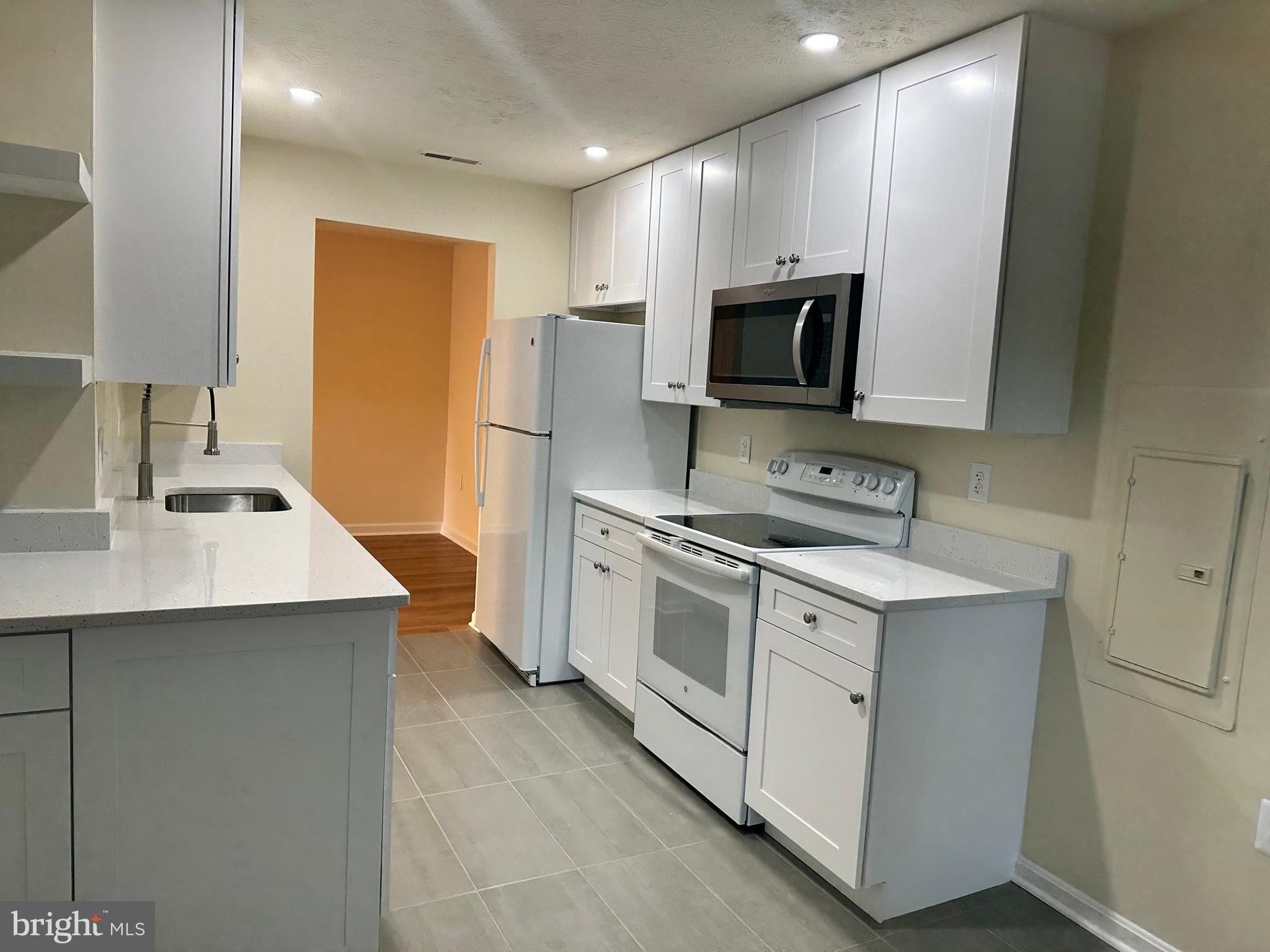 GLENSFORD CONDO - Residential Lease