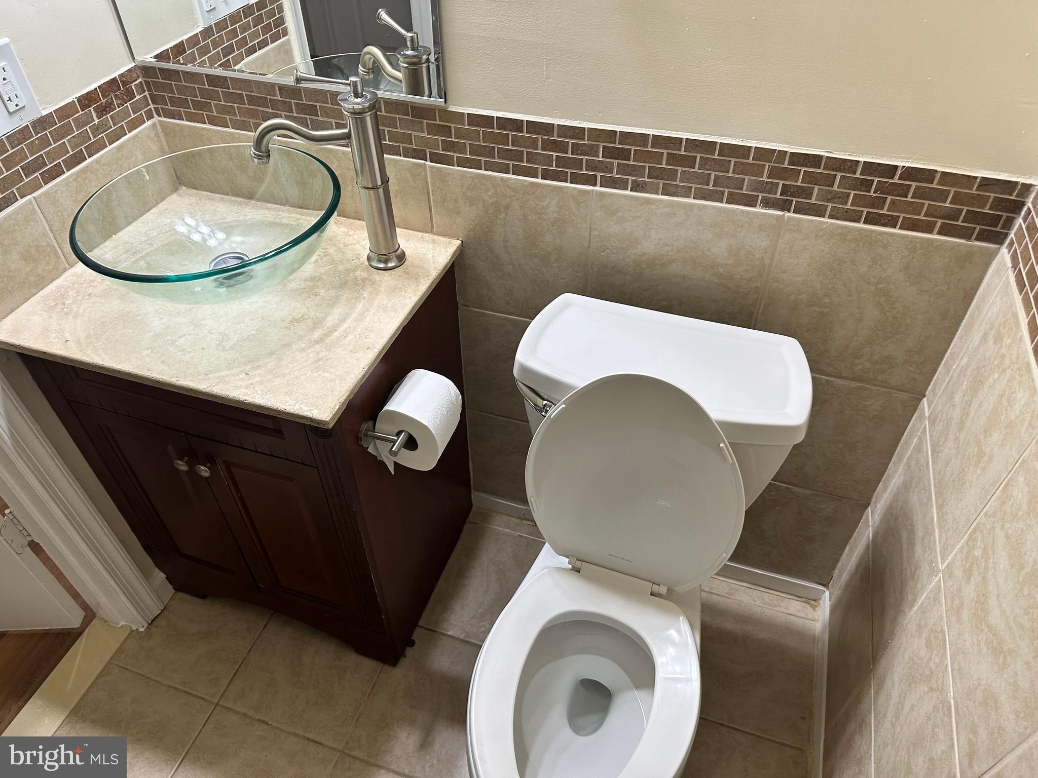 GLENSFORD CONDO - Residential Lease