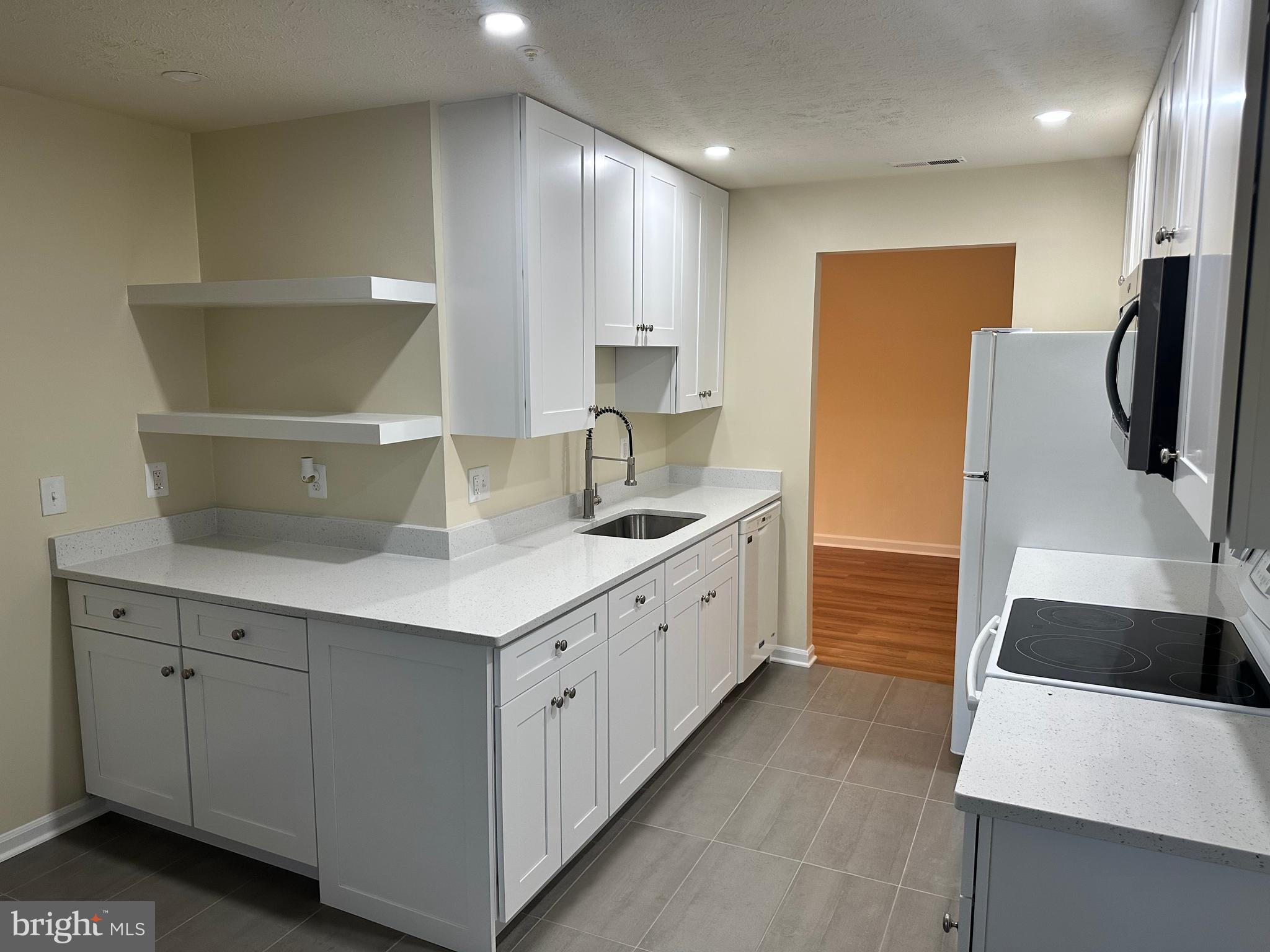 GLENSFORD CONDO - Residential Lease