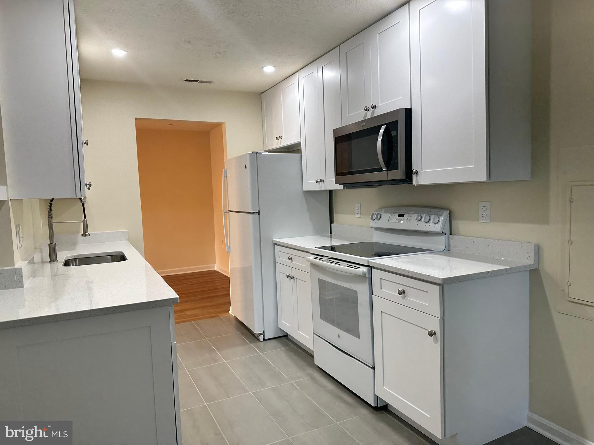 GLENSFORD CONDO - Residential Lease