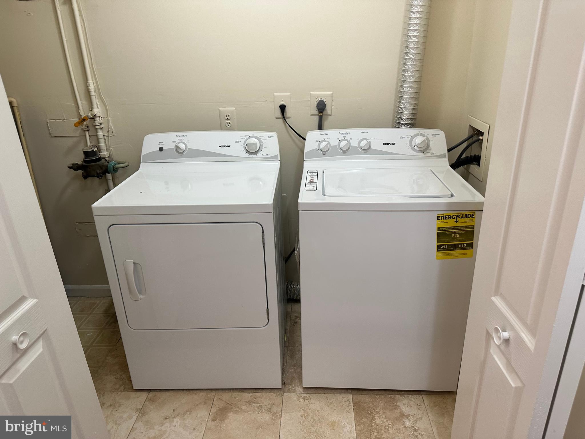 GLENSFORD CONDO - Residential Lease