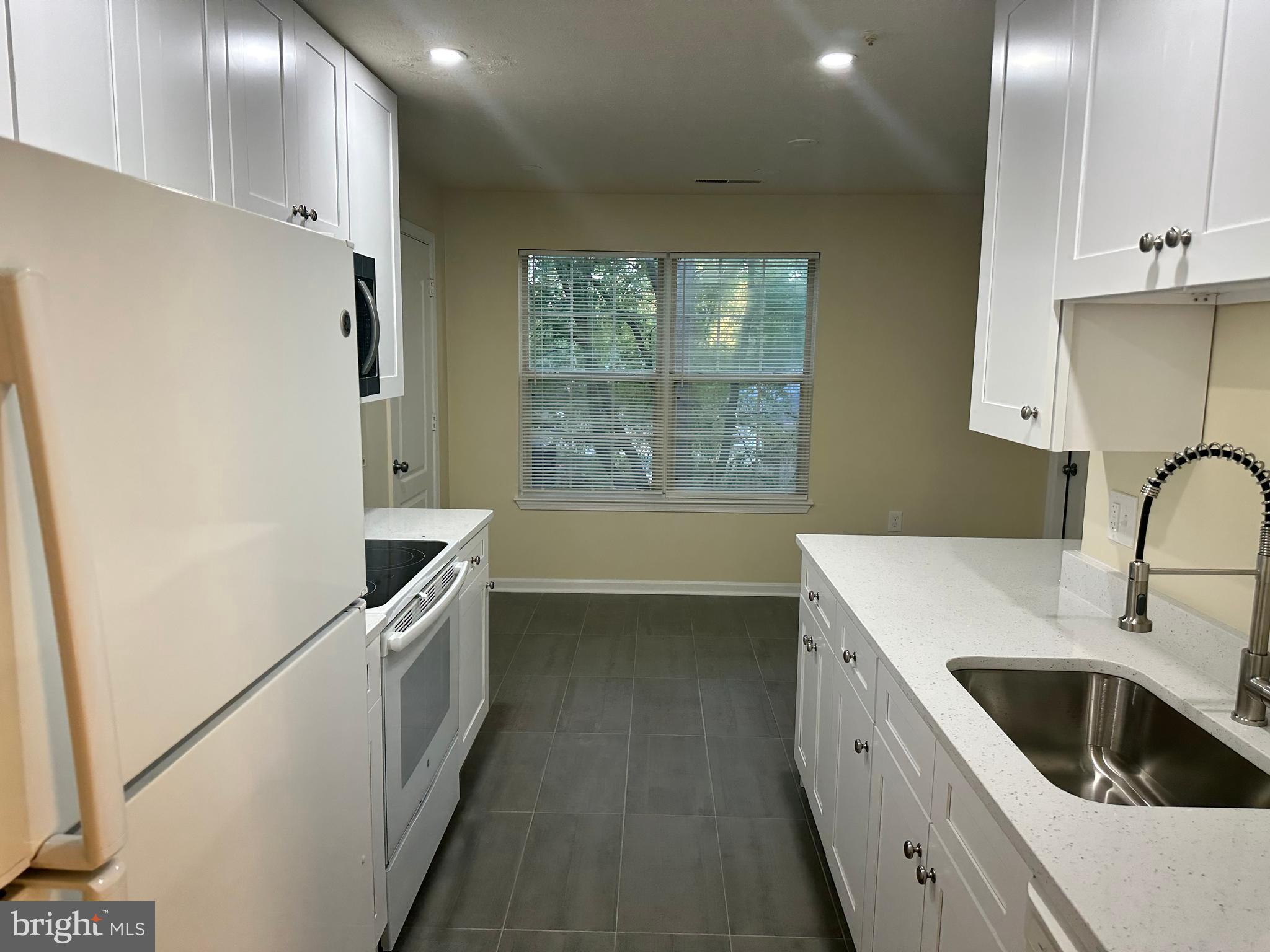GLENSFORD CONDO - Residential Lease